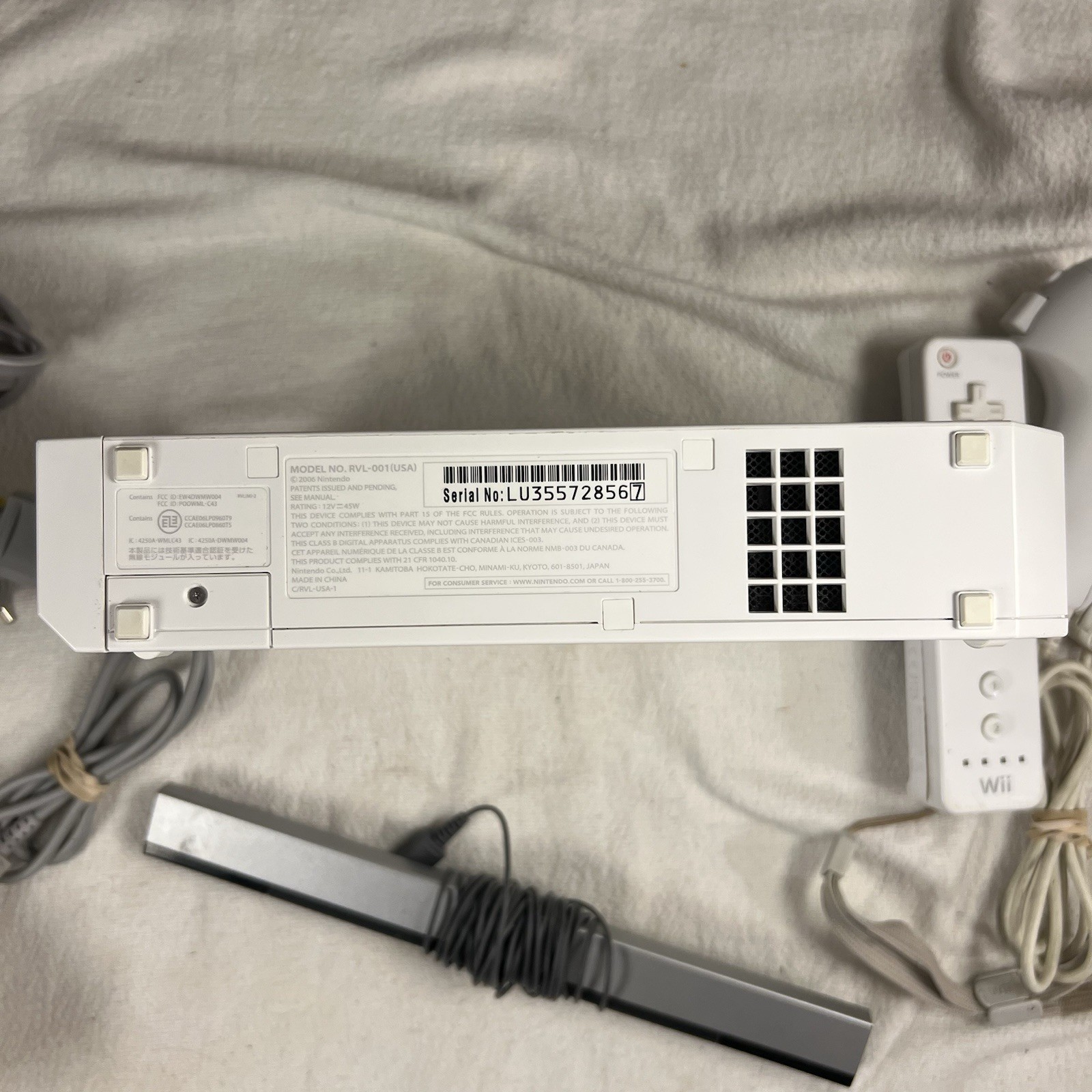 Nintendo Wii RVL-001 512 MB Home Console Bundle 5 Games