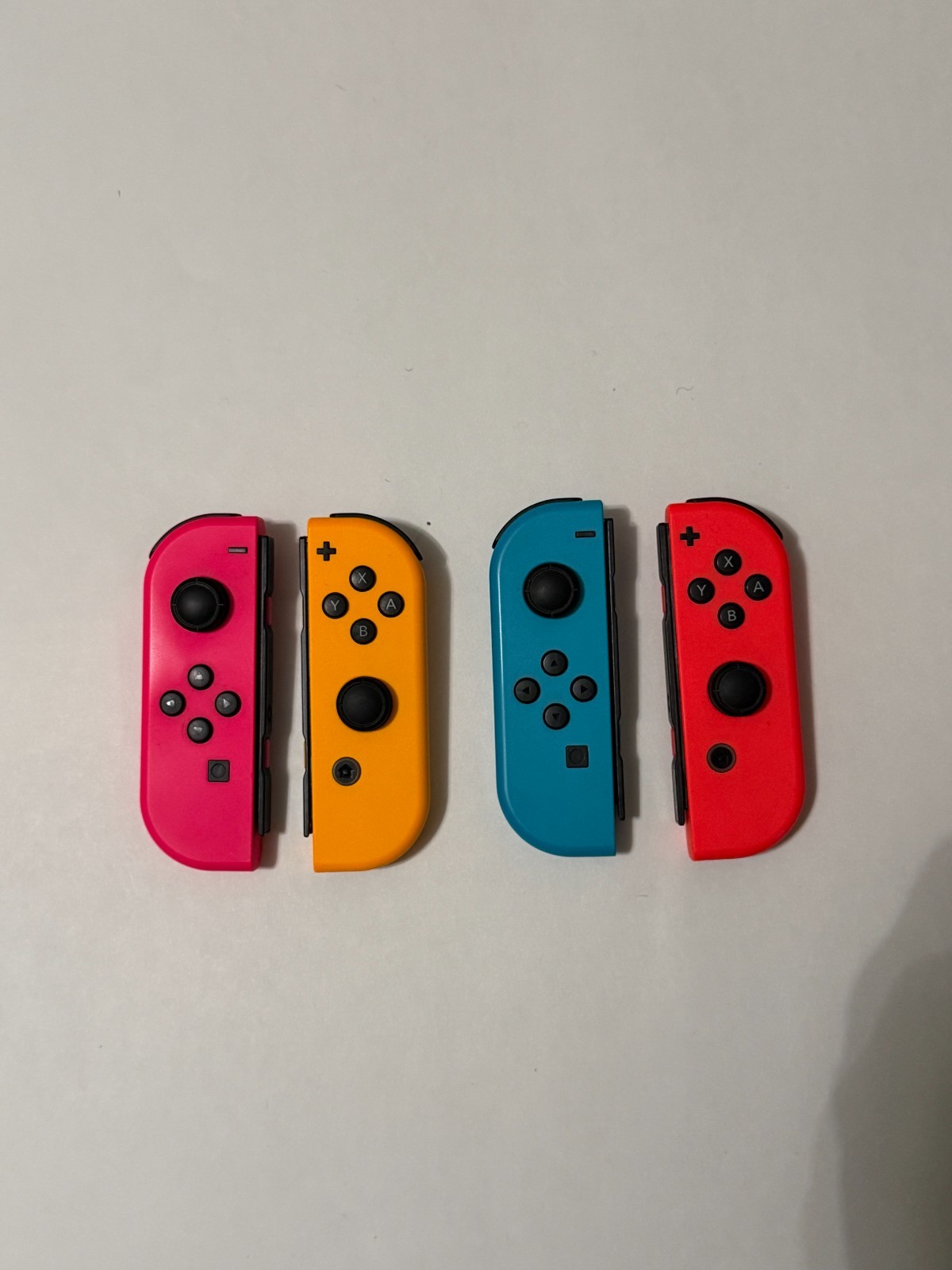 Classic: Nintendo Switch HAC-001 V1 Bundle 6 Joy-Con Dock Charger Mario Odyssey