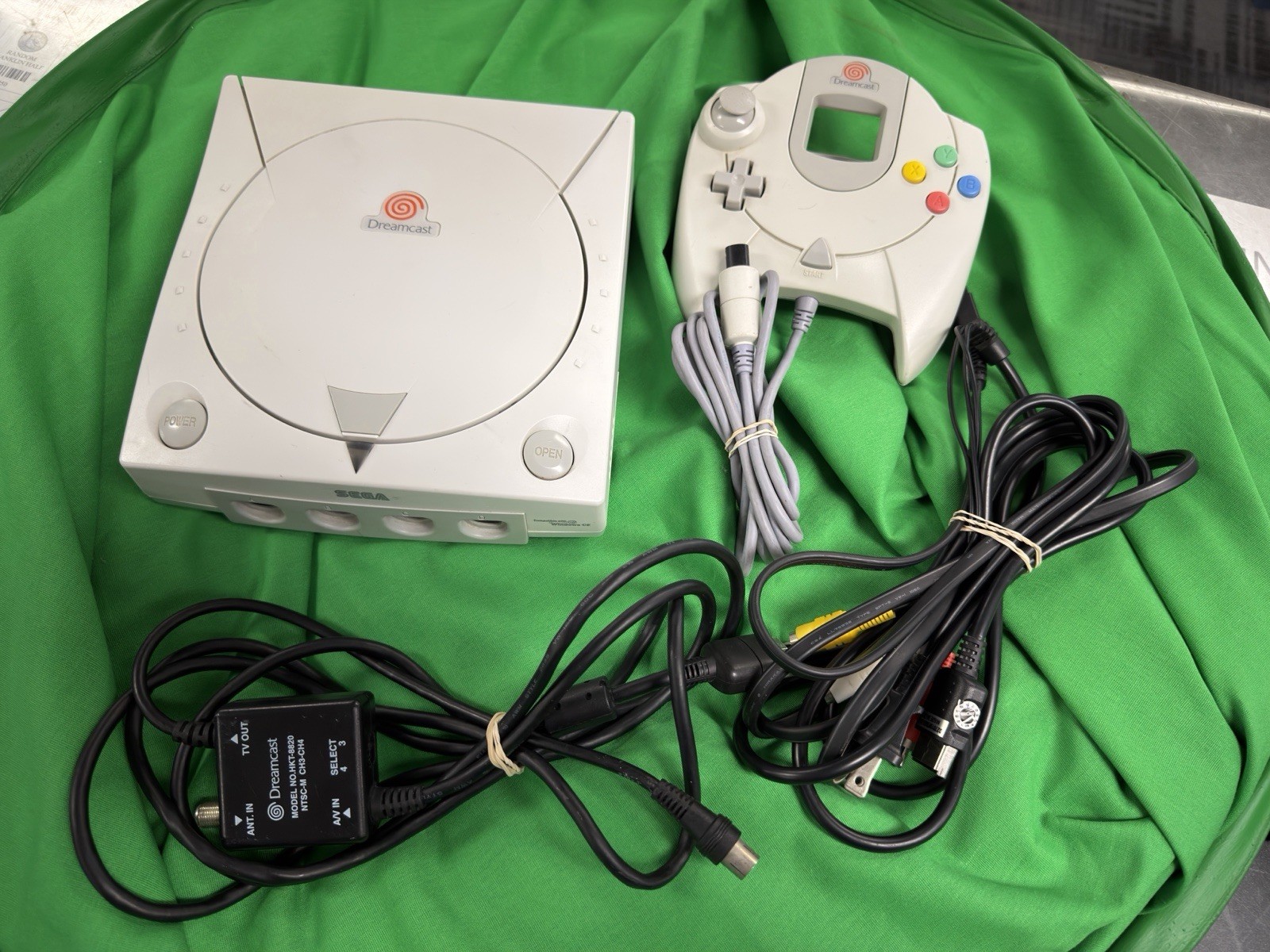 SEGA Dreamcast Console HKT-3020 w/ Controller and Cords TESTED