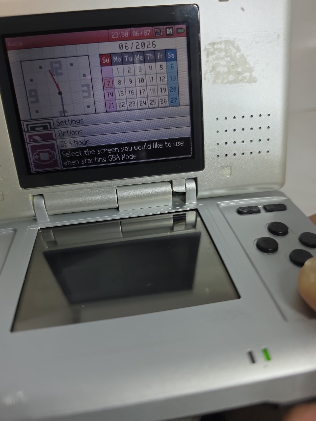 Nintendo DS OG FAT Console – tested and working with charger / broken hinge