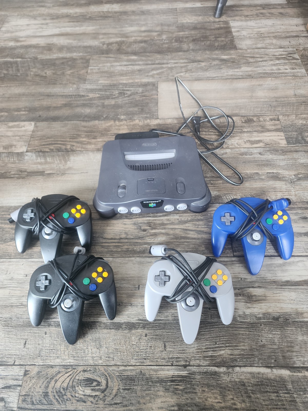 Nintendo 64 Console 4 Controllers HDMI Cord 17 Games