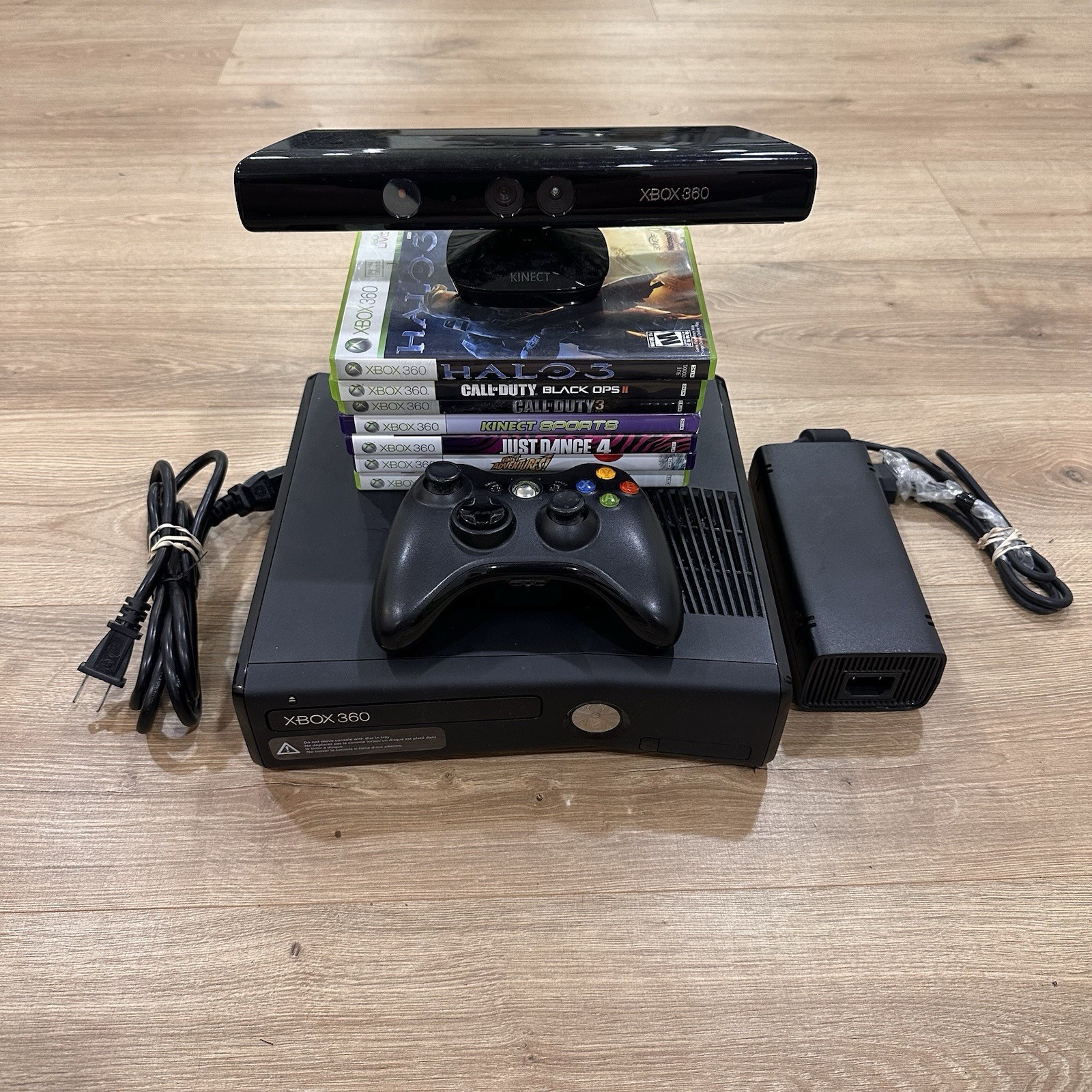 Xbox 360 S 250GB Glossy Black Console Bundle – Kinect, 1 Controller & 7 Games