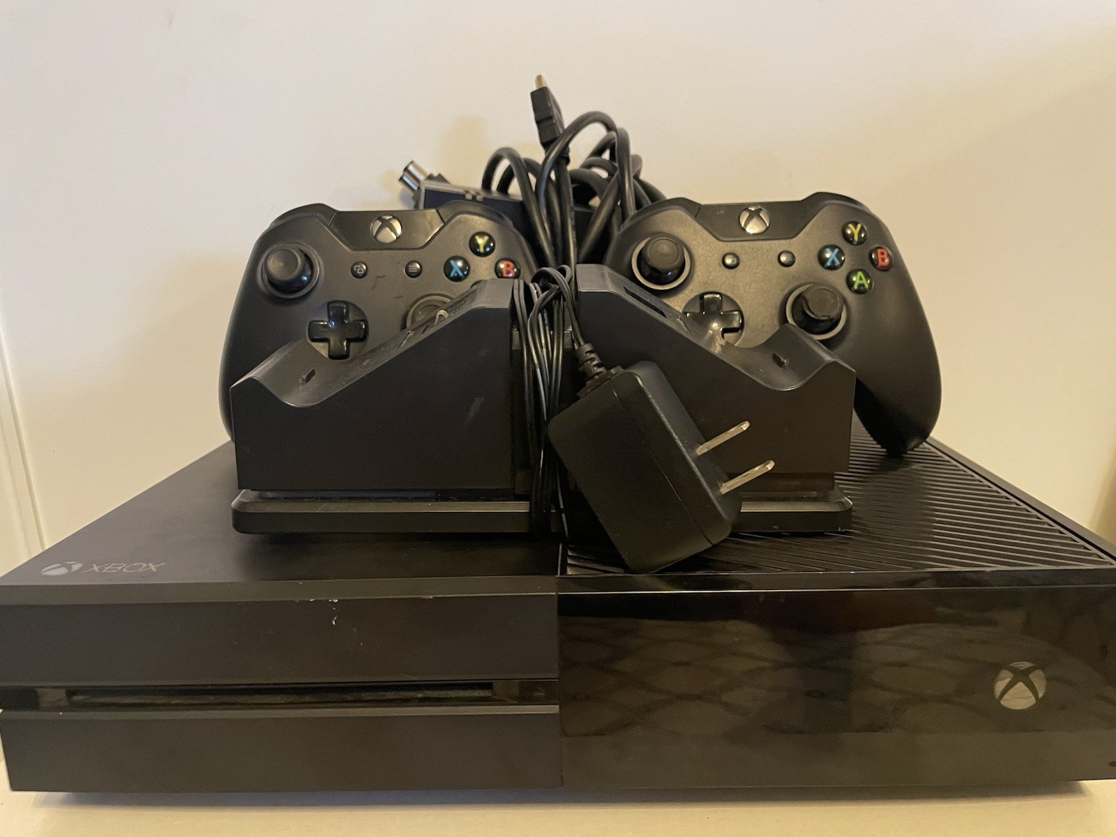 Xbox One Black Console, 2 controllers Charging Station And Battery Packs Works