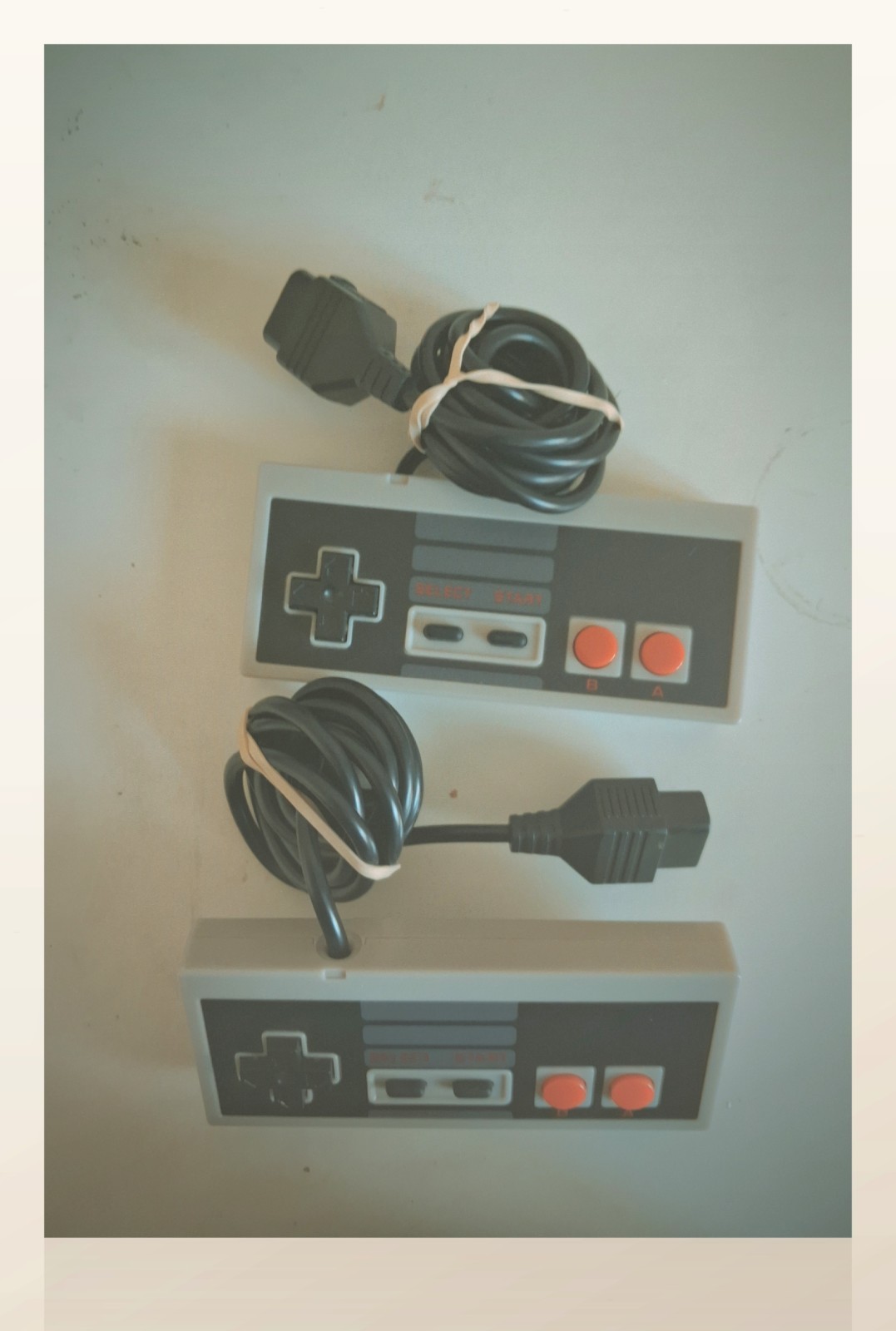 Nintendo NES Entertainment System Console Gray/Beige RF w/ 2 Controllers