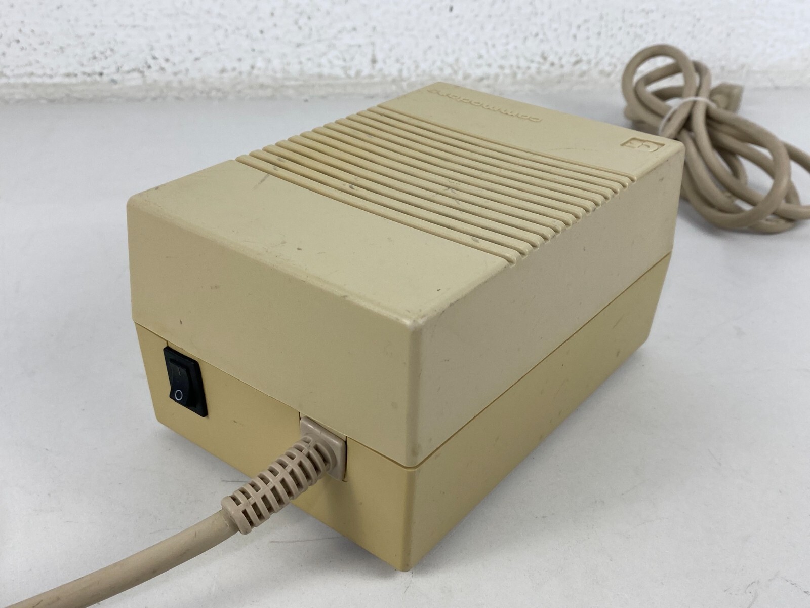 VINTAGE Original Power Supply Adaptor Commodore Amiga A500 COMPUTER 220v