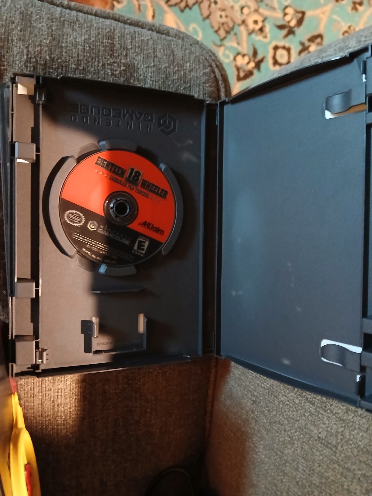 Custom Resident Evil Gamecube. 4 Games, 2 Controllers, Memory Card. See Pictures