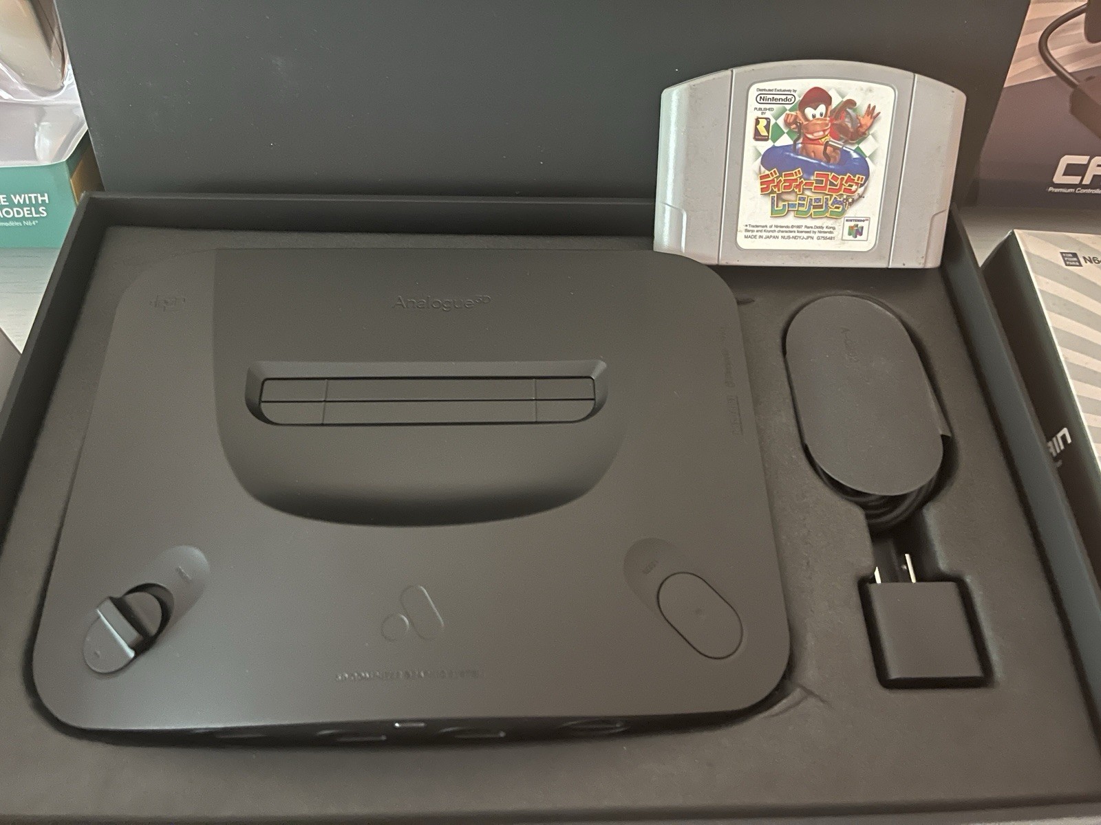 Analogue 3D 4K black with 8BitDo Controller, 3 wired Controllers and Game