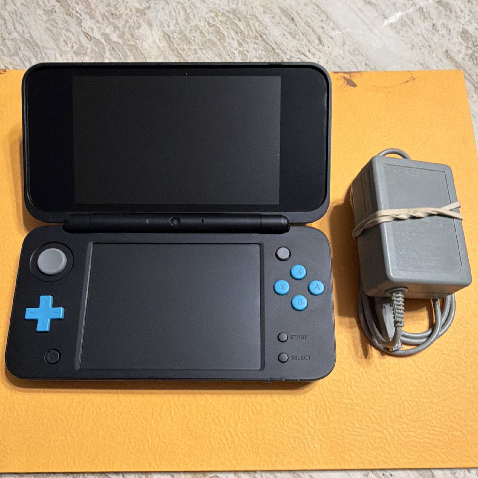 Nintendo 2DS XL Black/Blue Console w/ Charger Touchscreen Headphone Jack