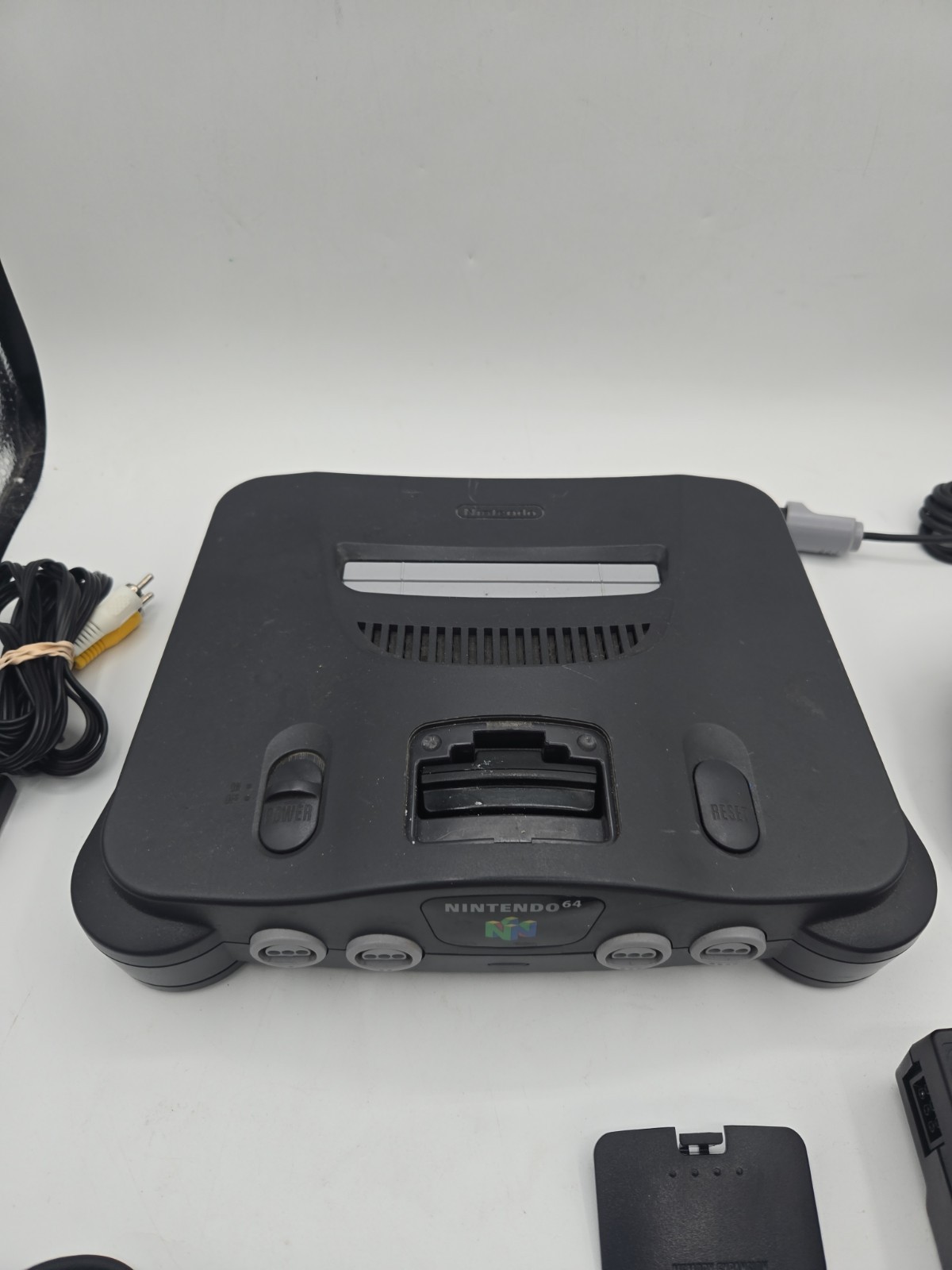 Nintendo 64 N64 System Console Bundle Controllers Cords & Jumper Pack Games Wow