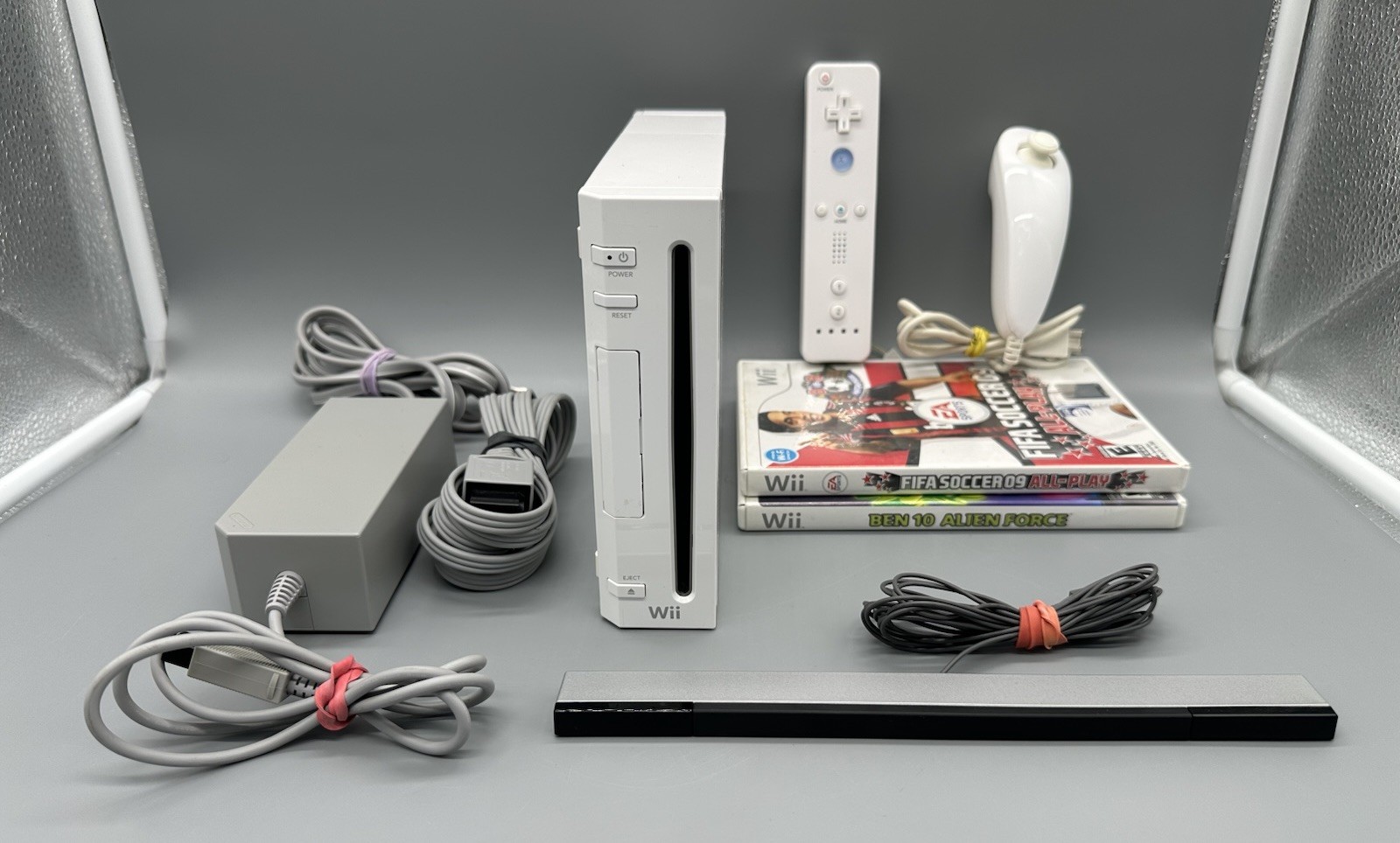 Nintendo Wii Console Bundle RVL-001 With 2 Games Tested Works