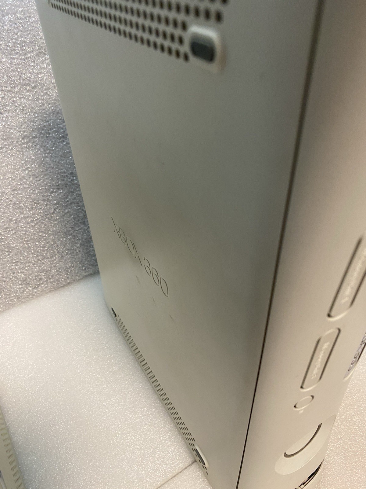 2 Microsoft Xbox 360 White Console NTSC-U/C 2008 – Untested – As Is and Pictured