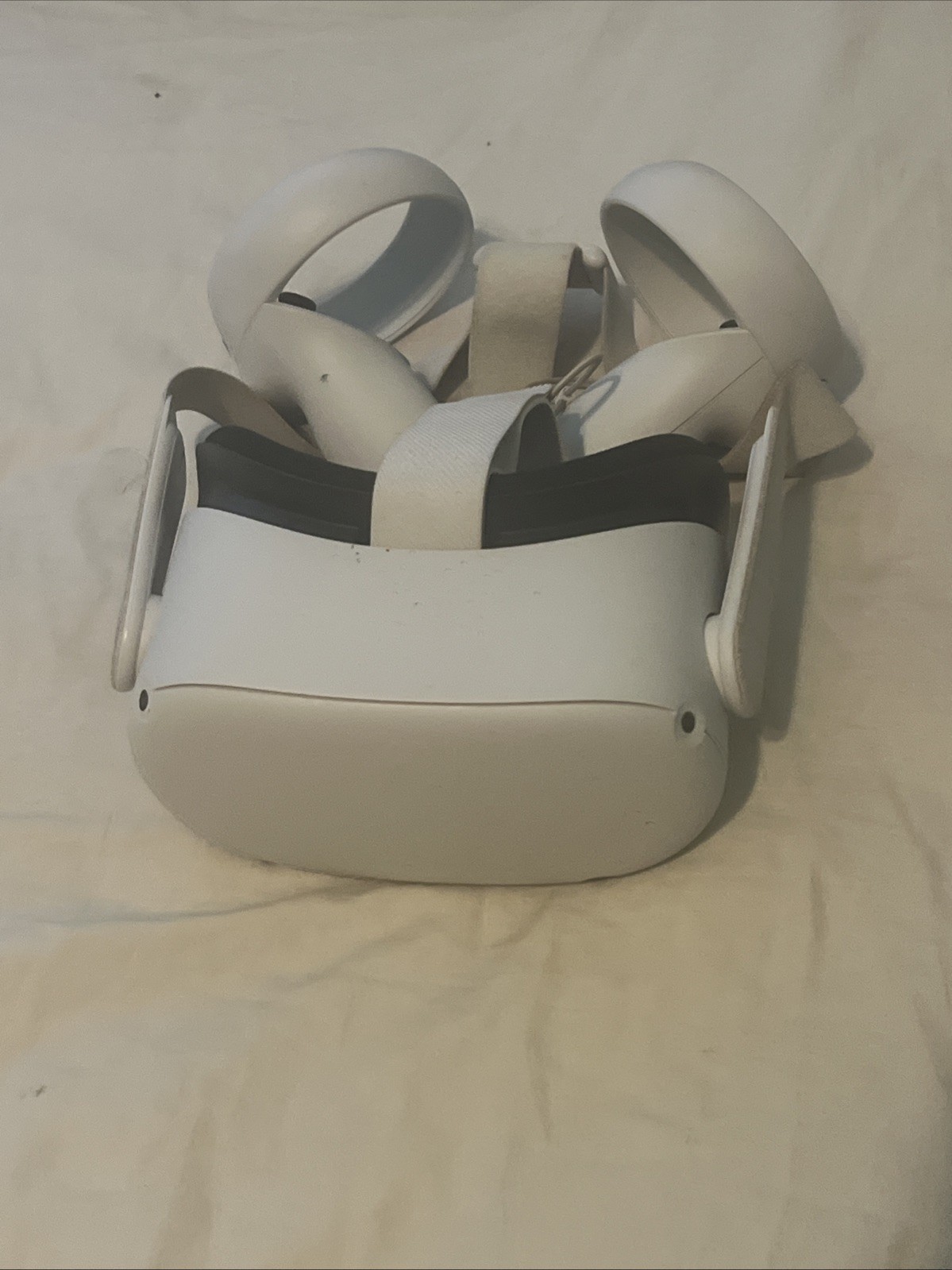 Oculus Meta Quest 2 Virtual Reality Headset 128GB White with Controllers