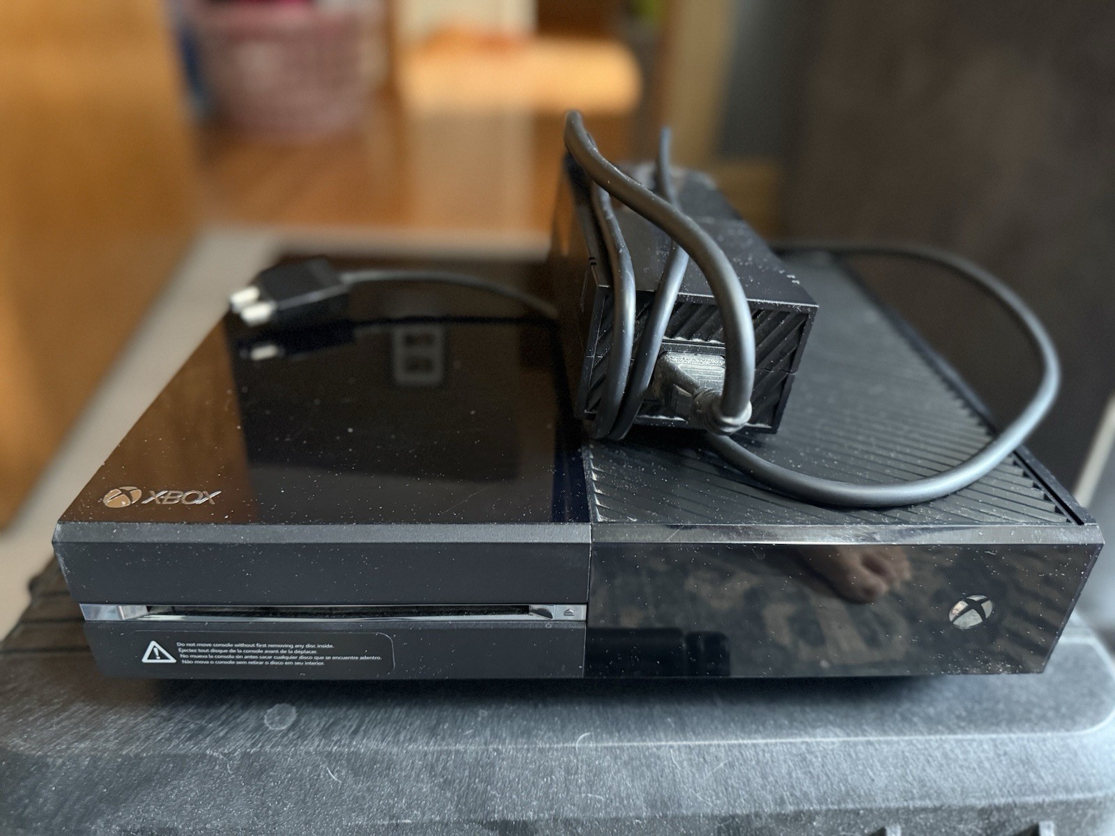 Microsoft Xbox One 500GB Console Bundle + 1 Controller + Kinect Camera