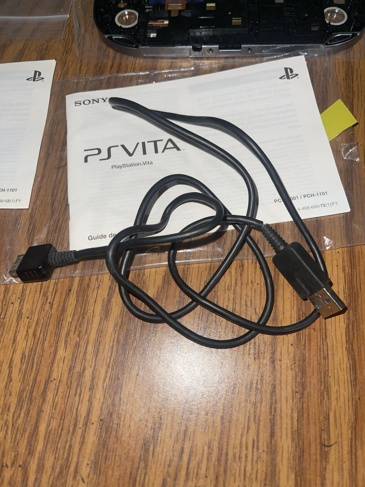 PS Vita PCH-1001 Bundle Console – Charger, RARE Vault Case & 32 Gig Card, 1 Game