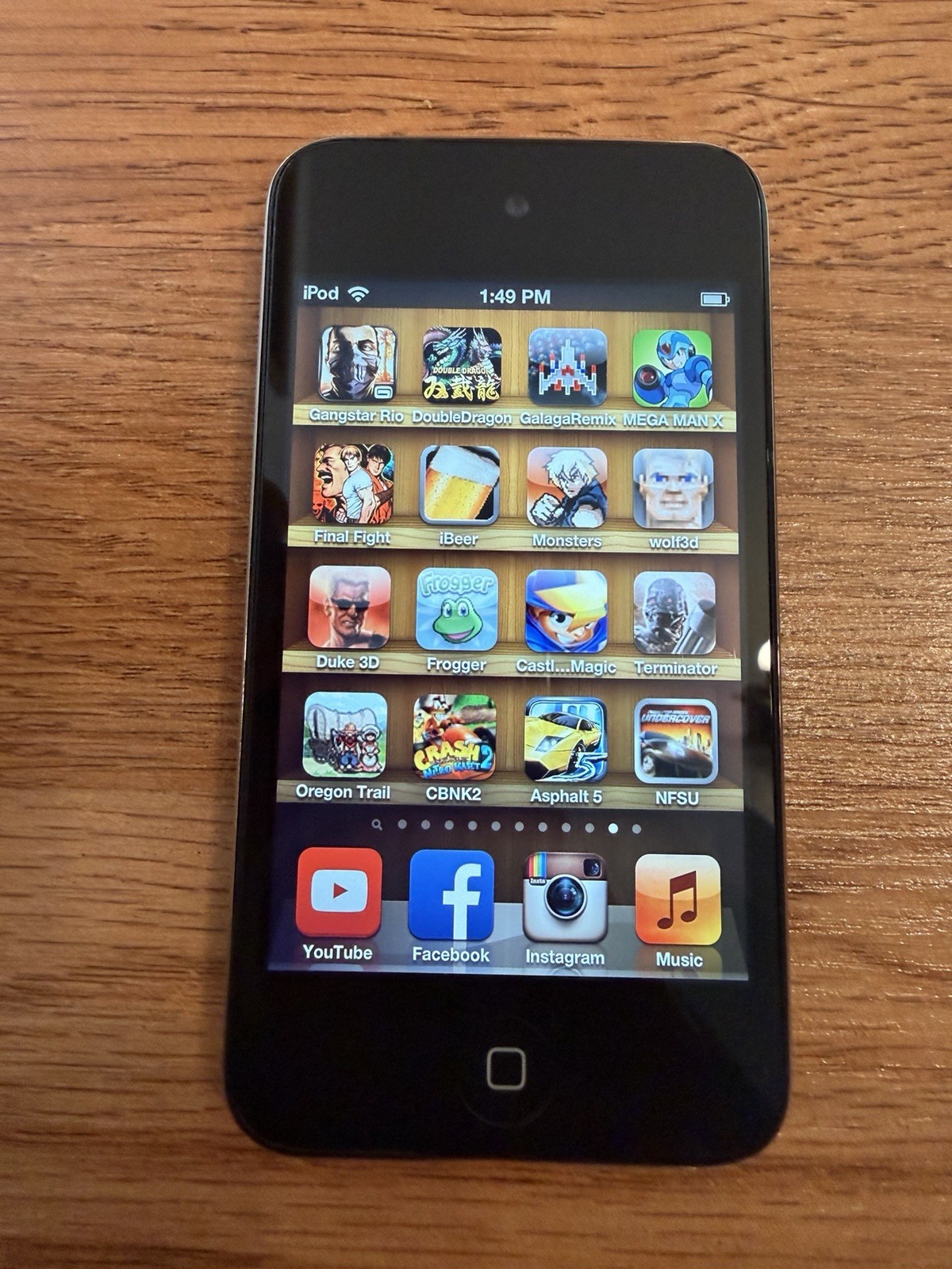 iPod touch 4th 64gb 160 Retro Games Voltron Resident Evil Infinity Blade