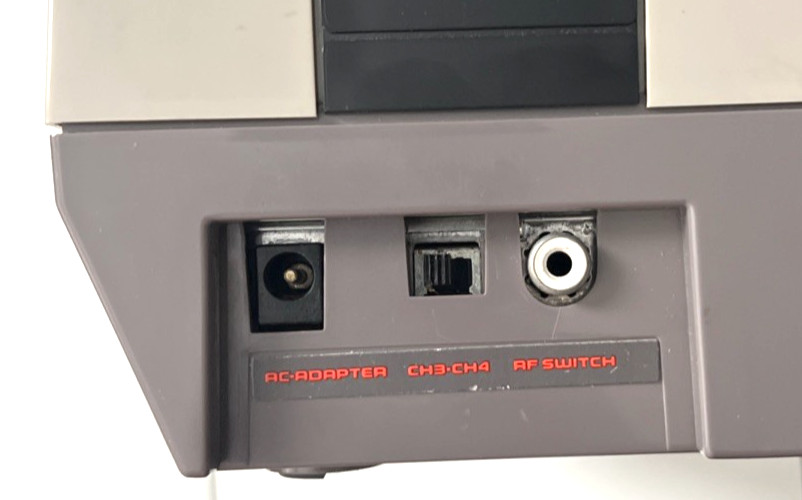 Nintendo NES Console Bundle 2 Controllers Zapper Cables & Dynowarz Game Tested