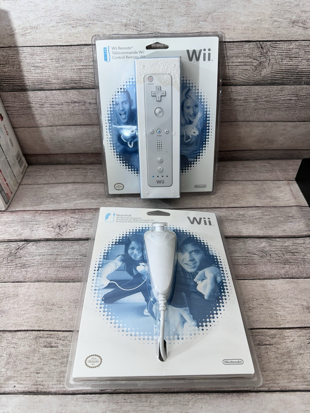 NEW Nintendo Wii Console Sports 3 Controllers 3 Nunchucks Charger Sleeves Bundle