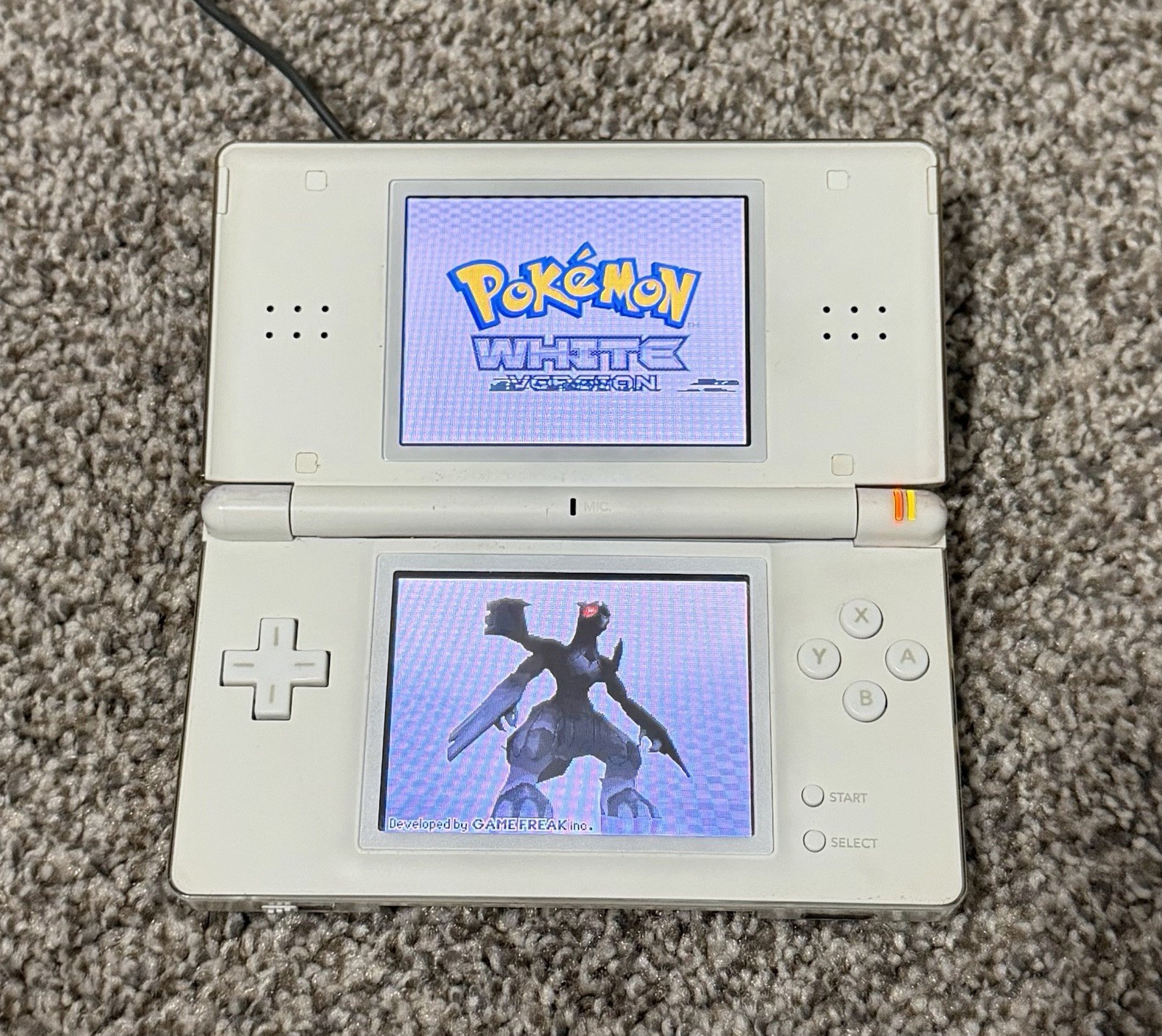 *READ* Nintendo DS Lite Handheld Console System Polar White – Screen Issues
