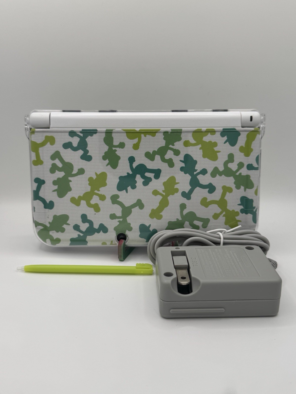 *US SELLER*Nintendo 3DS XL console Luigi 30th Anniversary with Charger/Stylus