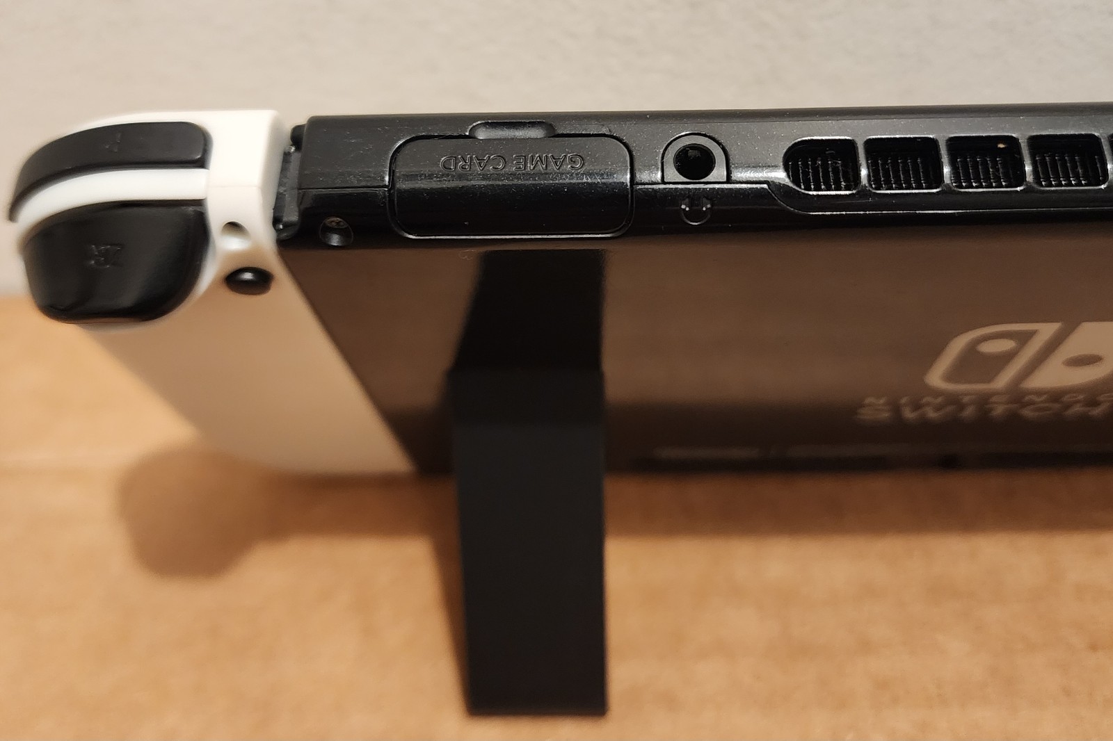 Nintendo HAC-001-01 32GB Switch Console – Black w/ White Controllers, Dock, etc.