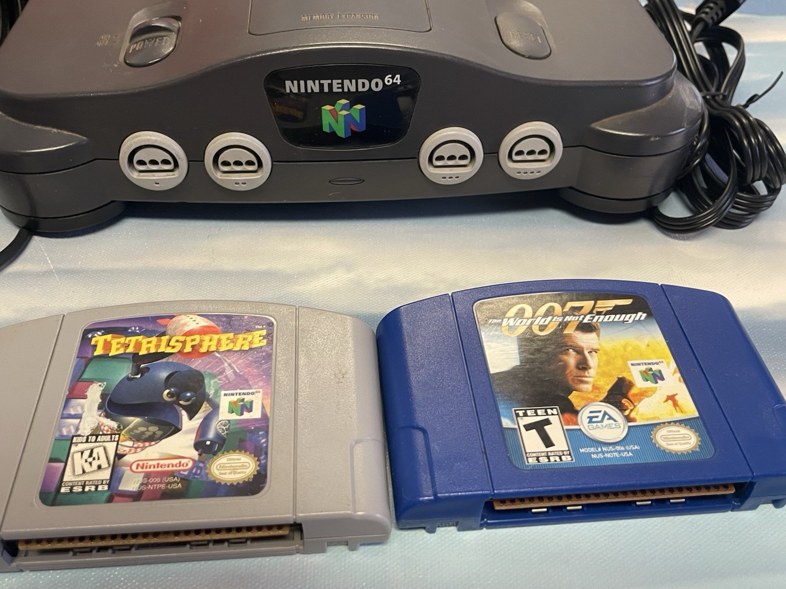 N64 Nintendo 64 Console With 2 Games. 007 The World is Not Enough Tetrisphere