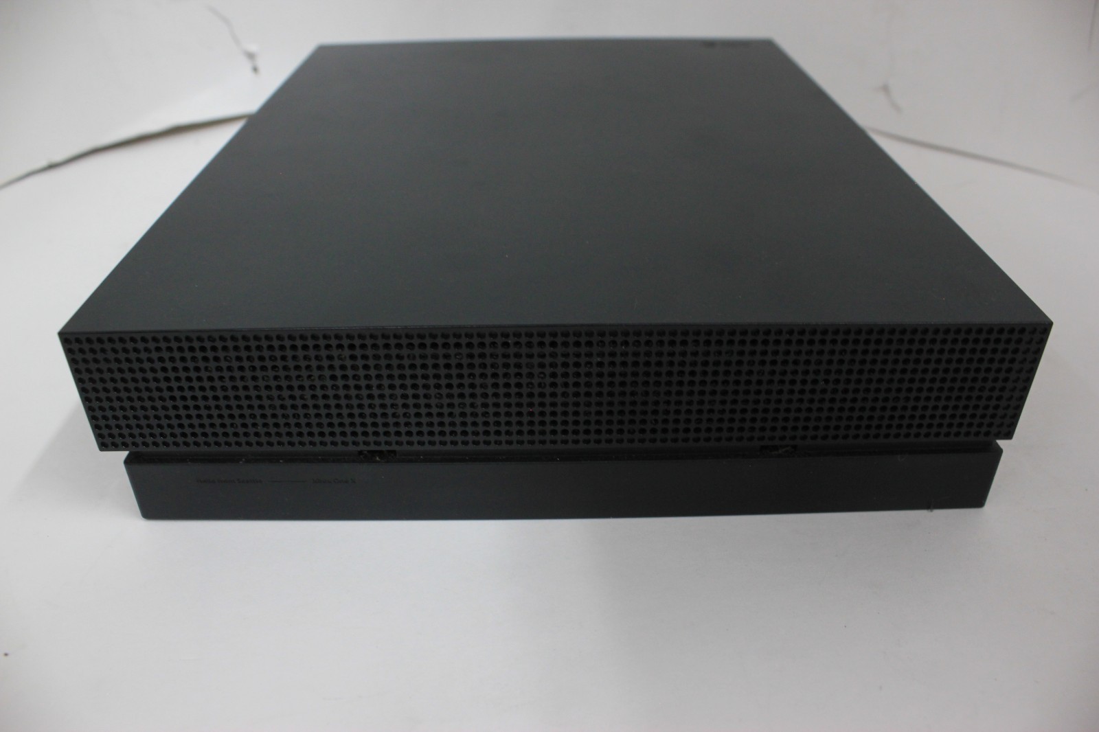 Microsoft Xbox One X 1TB Console Bundle 2 Wireless Controllers W/Case
