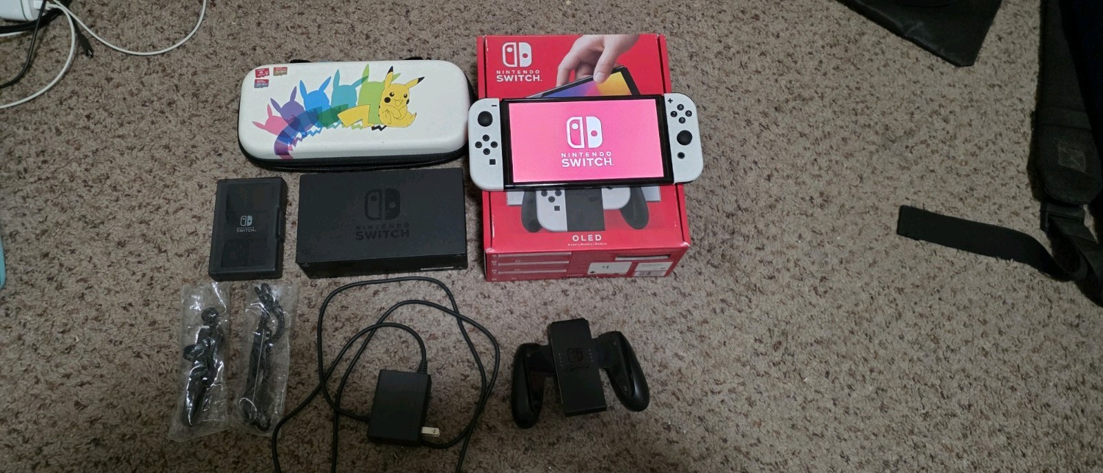 Switch OLED Mario Kart With Two 128 Gig And 32 Gig Micro SD. Case And Box