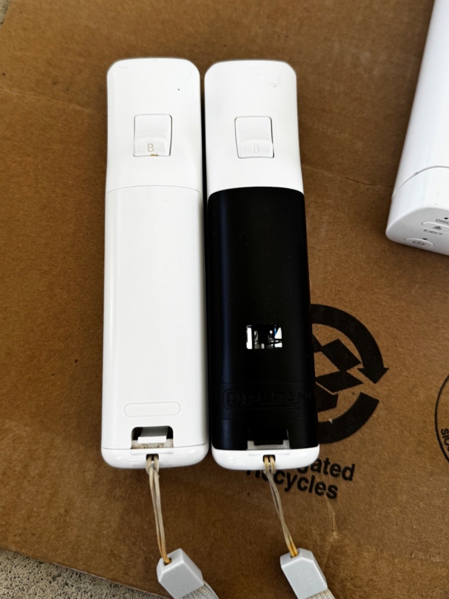 Nintendo Wii U 8GB Console Bundle – White (Model WUPSWAAB) – Tested & Working
