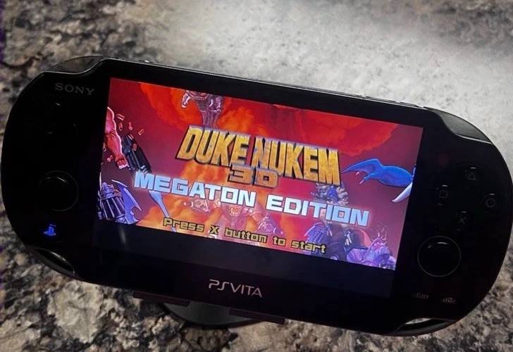 PS Vita PCH-1000 1100 Wi-Fi OLED (BLACK) w/Charger +SD2Vita + 256 GB MICRO SD.