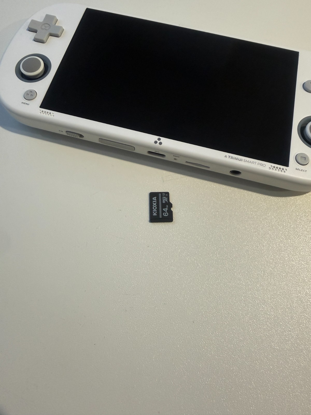 TrimUI Smart Pro – 64 GB – White Custom OS KNULLI Installed TG5040