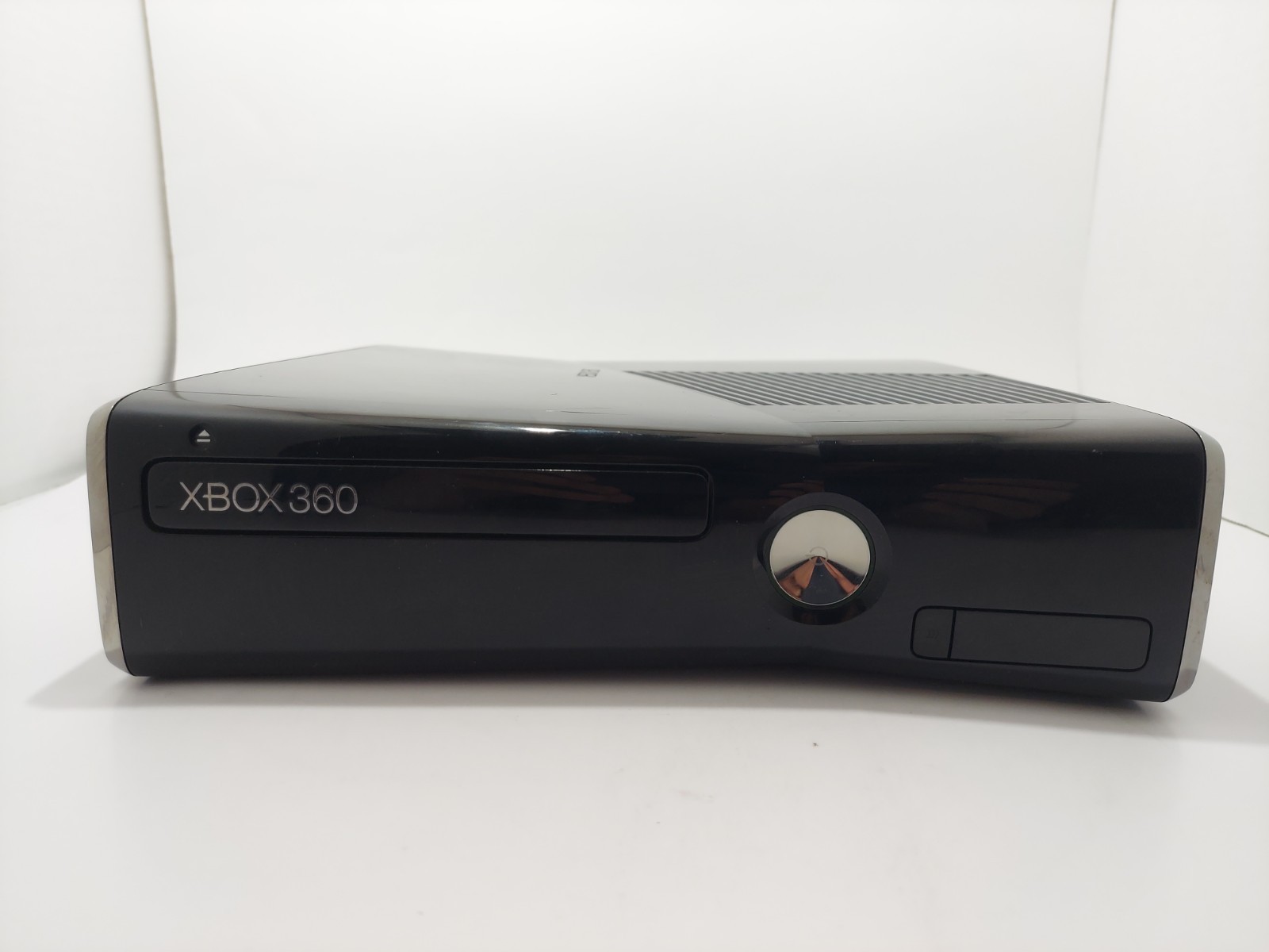 Microsoft Xbox 360 S Console 250 GB bundle With Controller And Games Tested