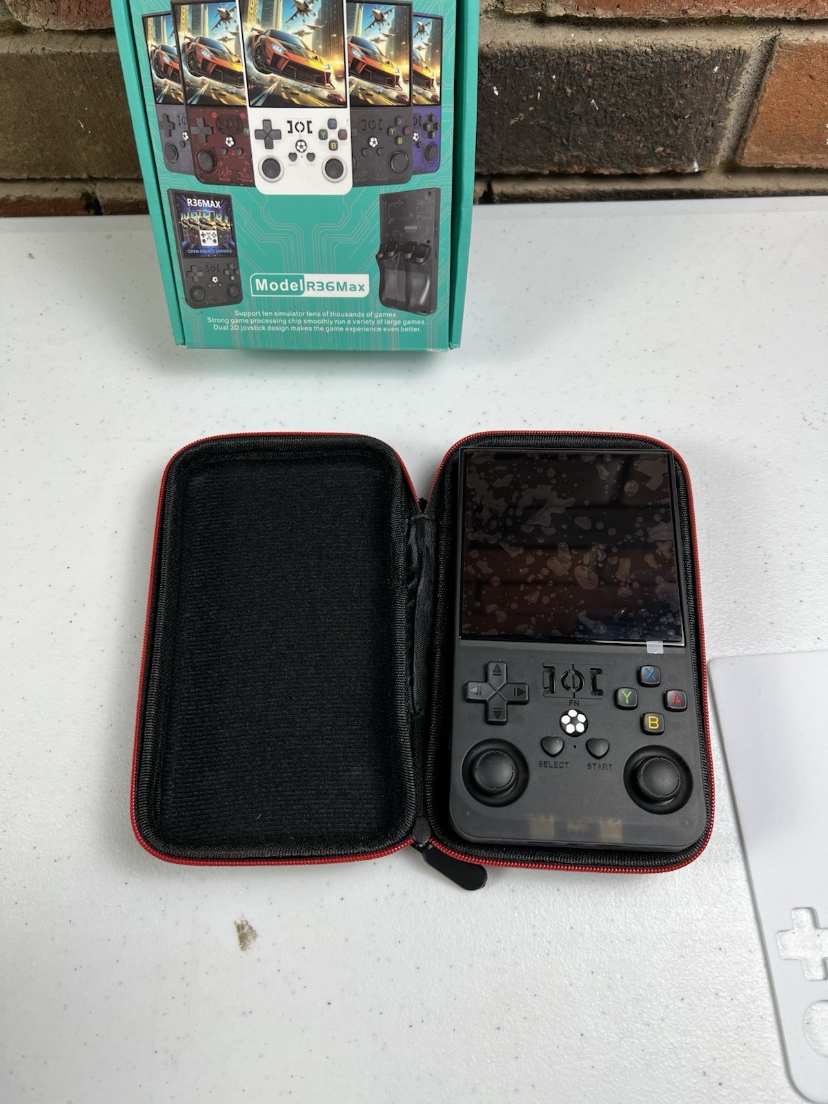 R36Max Open Source Handheld Game Console Retro Emulator 4.0 Inch IPS Screen HD