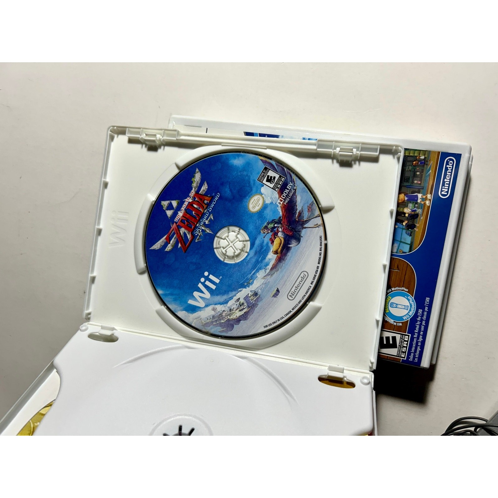 Nintendo Wii Console w/ Cords 1 Wii remote 1 Nunchuck in box w/ 4 Games🔥