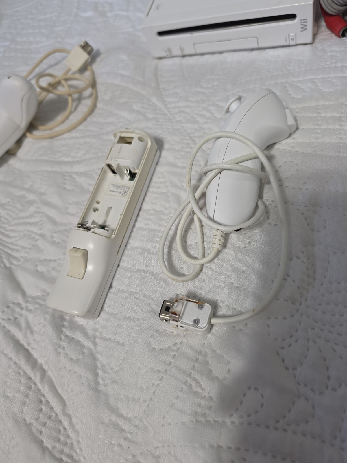 Nintendo Wii White Console Bundle Tested/Working RVL-001 W/assesories