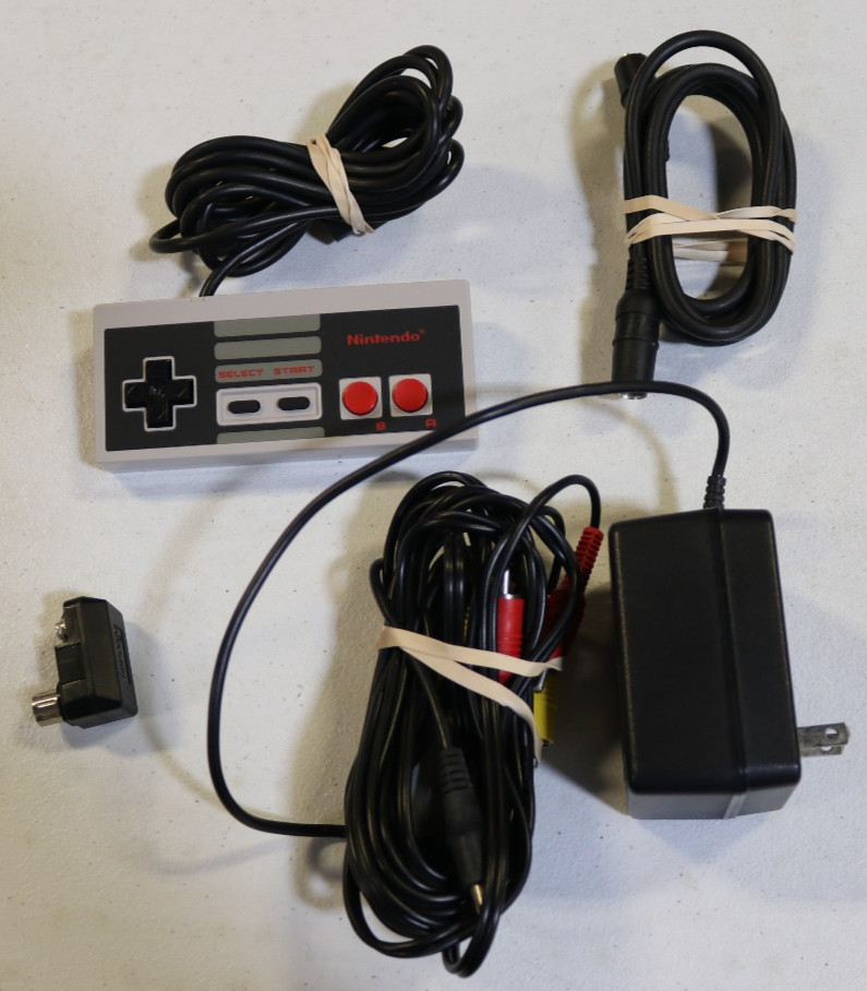 Original NES Nintendo System Console, 1 Controller With Cables TESTED (61402)