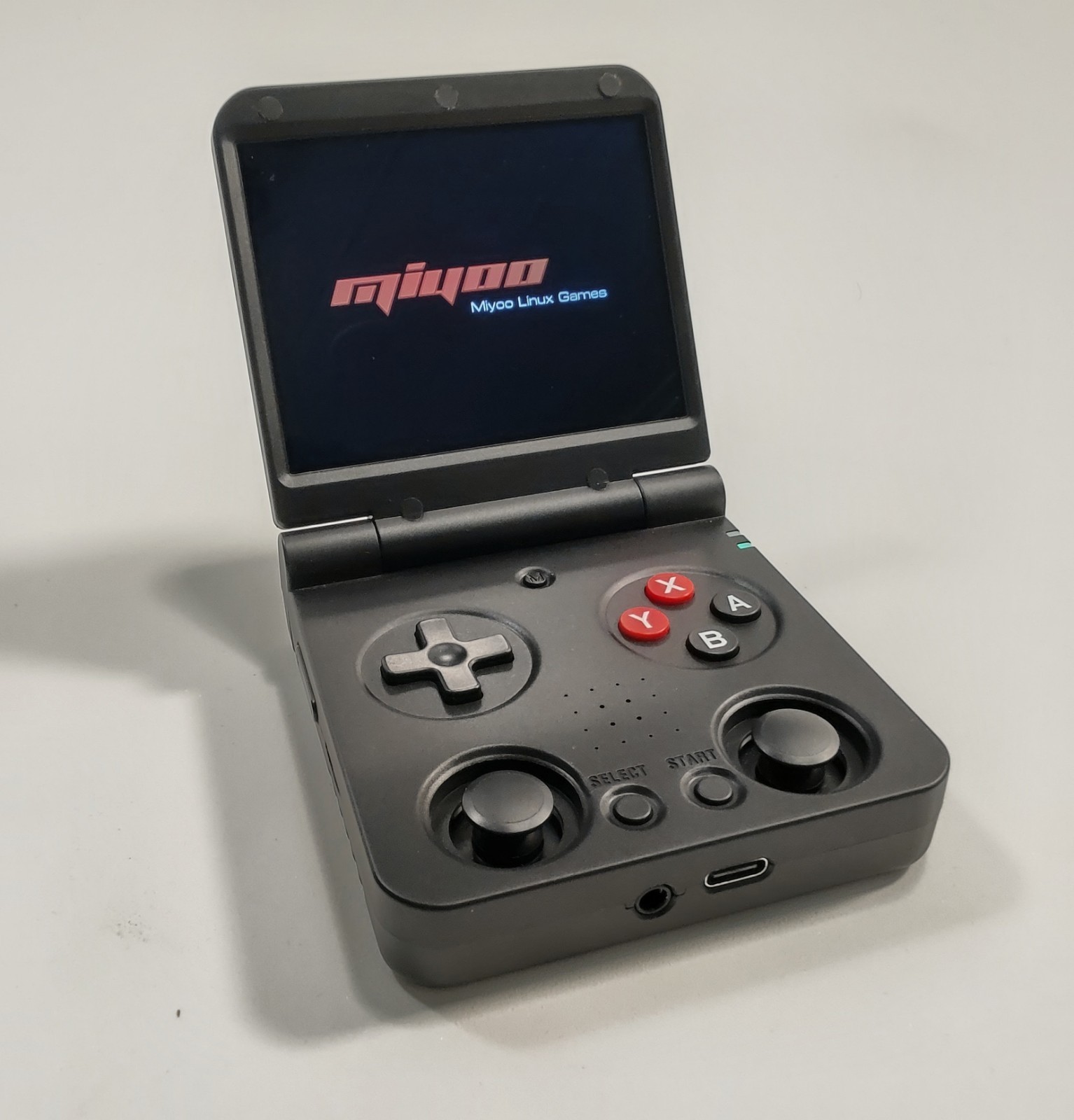Miyoo Flip V2 BLACK Clamshell Retro Linux Handheld Game Console