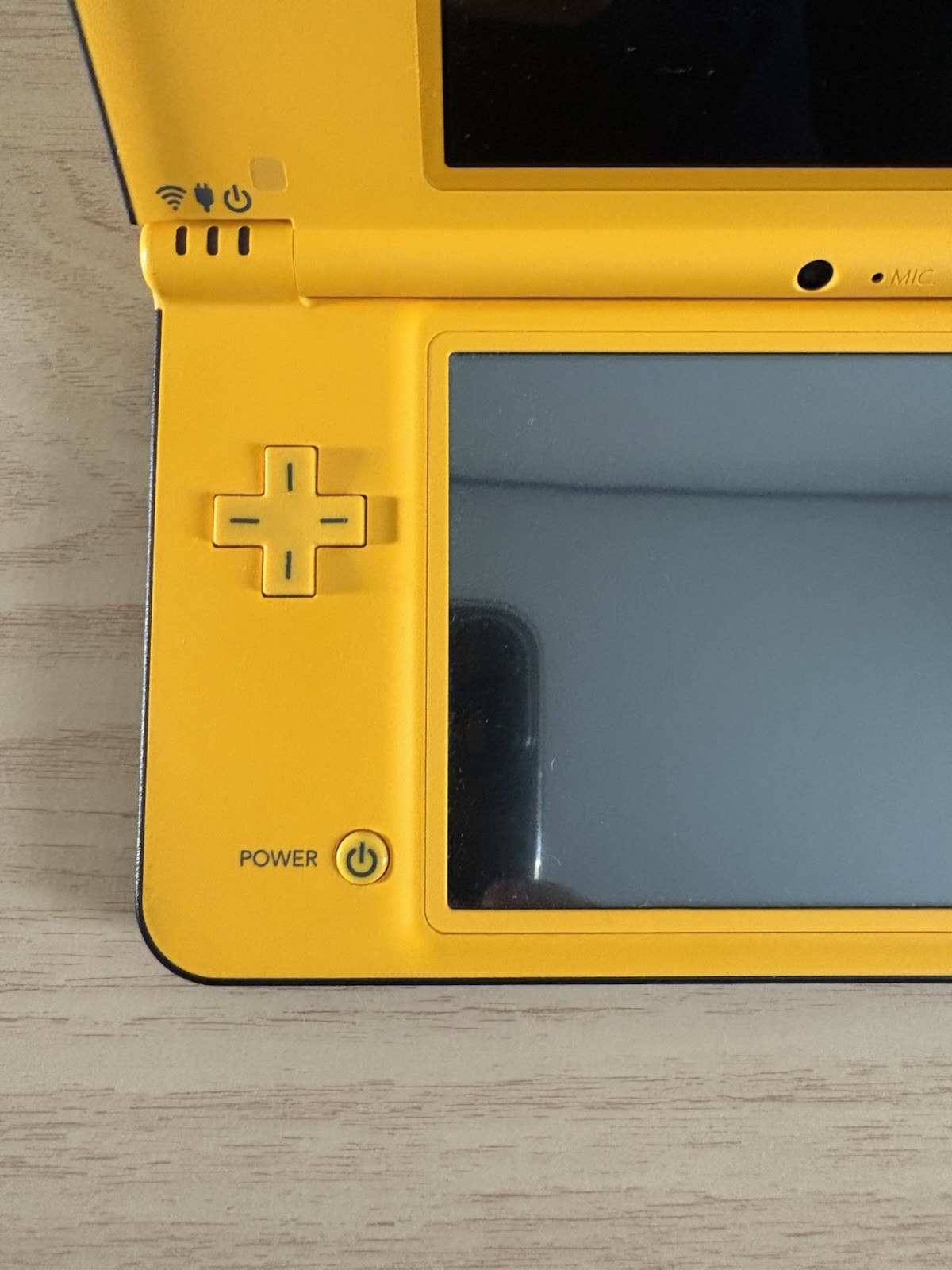 Nintendo DSi LL Yellow Console With charger BOX USED