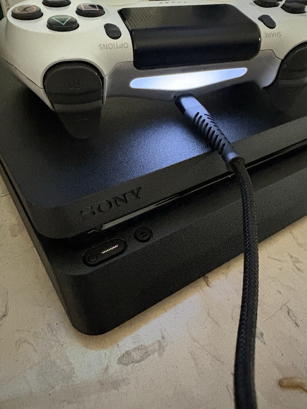 PlayStation 4 Slim 1TB CUH 2215-B Console With Cables & Controller LOW FIRMWARE