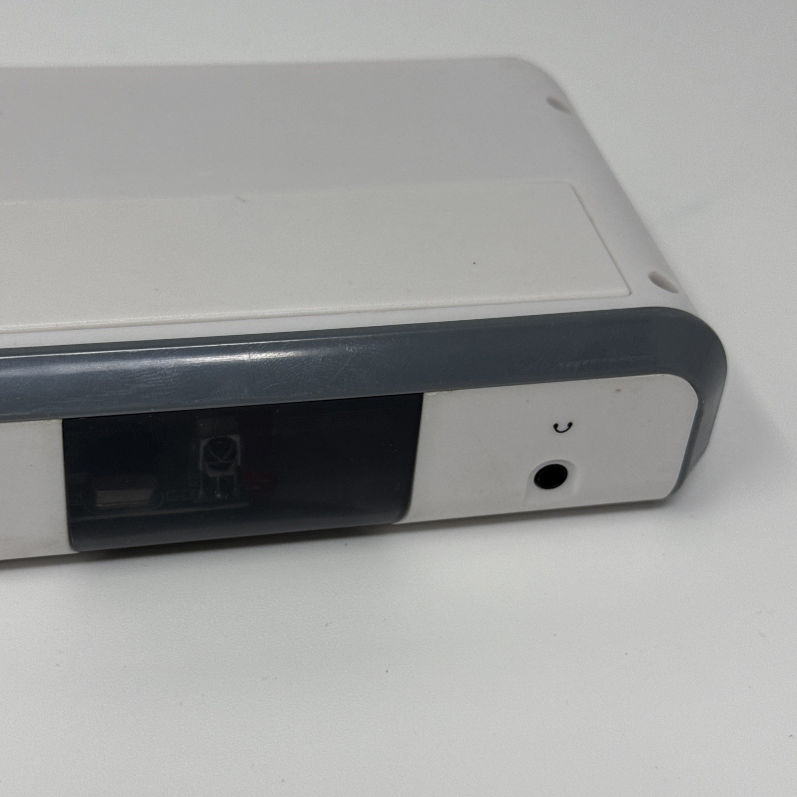 Hyperkin FC Mobile II 2 – Portable Nintendo NES – Powers On, White Blank Screen