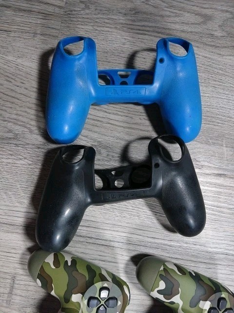 Sony PlayStation 4 CUH-1215A Gaming Bundle 15 Games 2 Camo Controllers Cords W@W