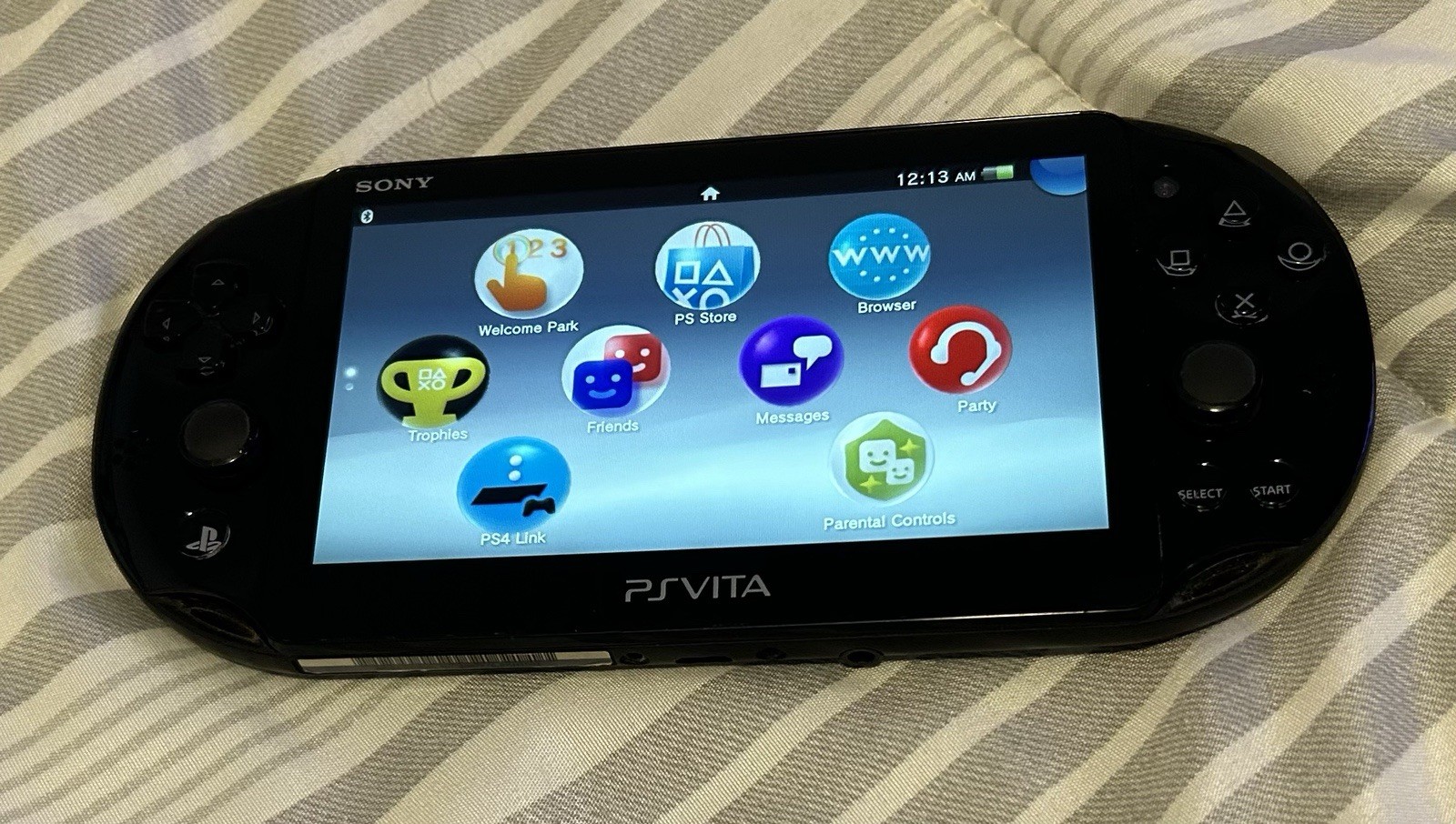 PS Vita 2000