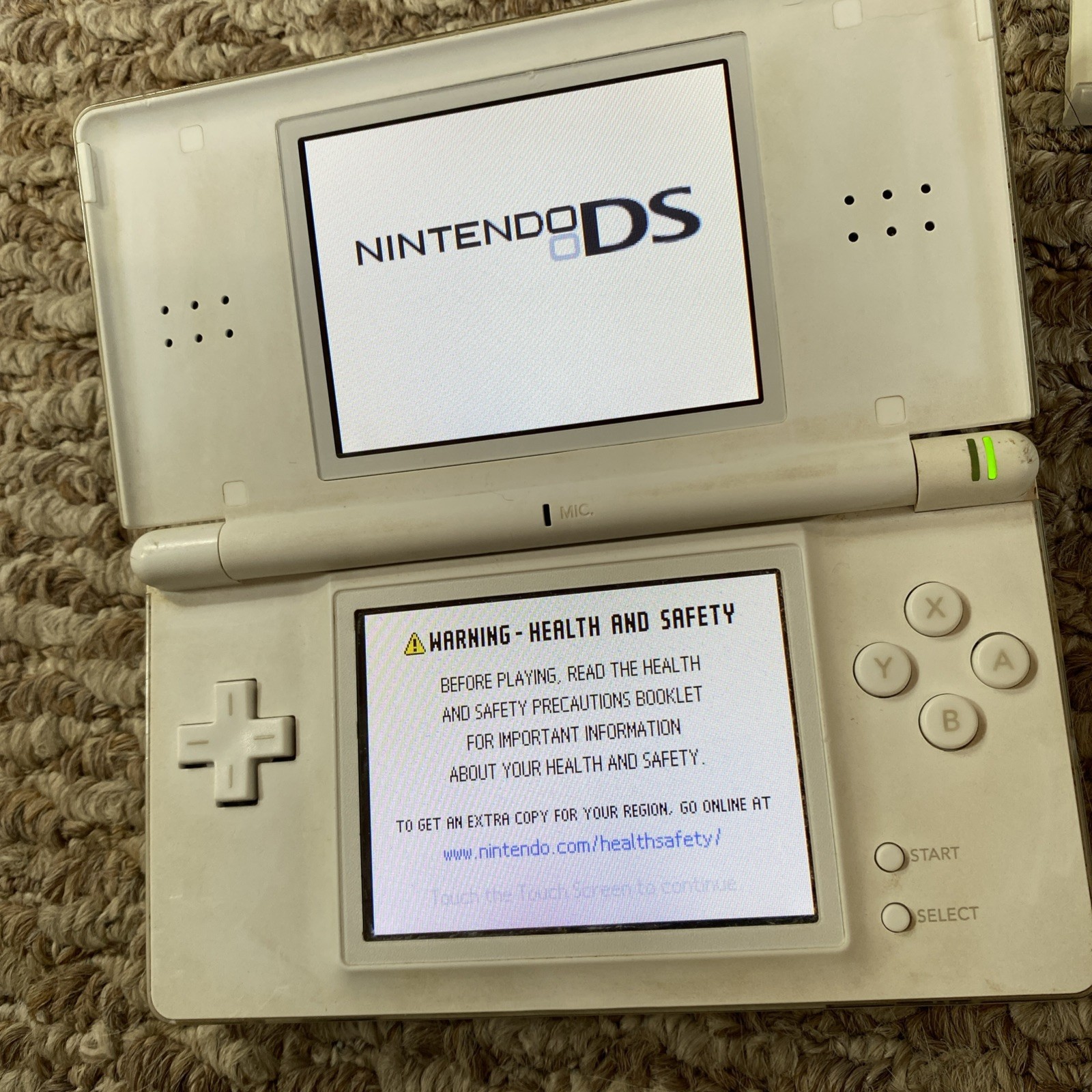 Nintendo DS Lite Polar White Handheld System WITH CHARGER AND STYLUS OEM
