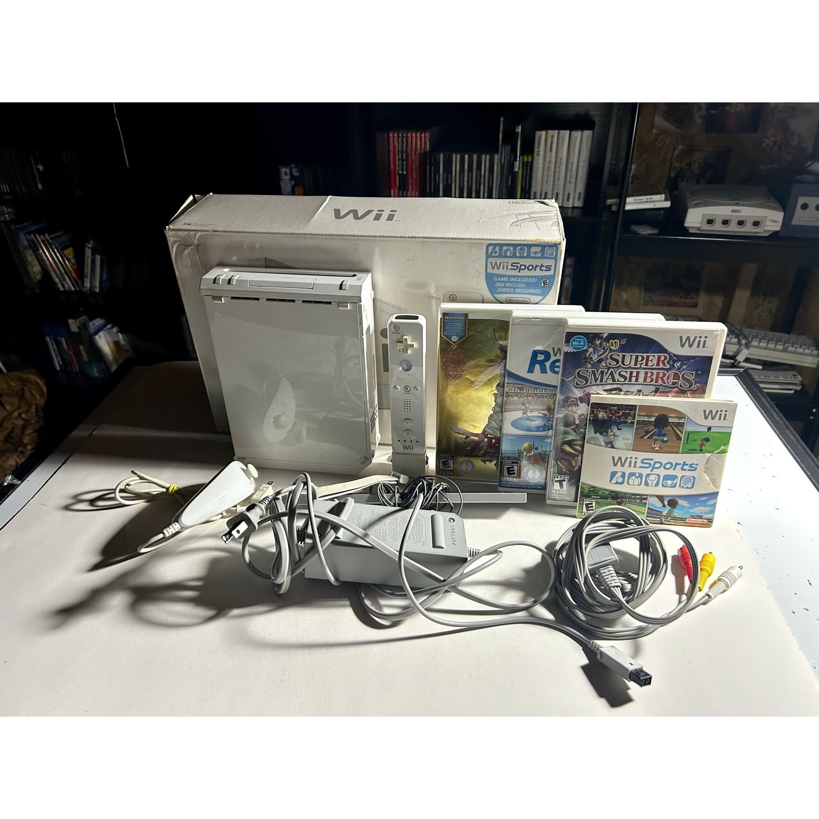 Nintendo Wii Console w/ Cords 1 Wii remote 1 Nunchuck in box w/ 4 Games🔥
