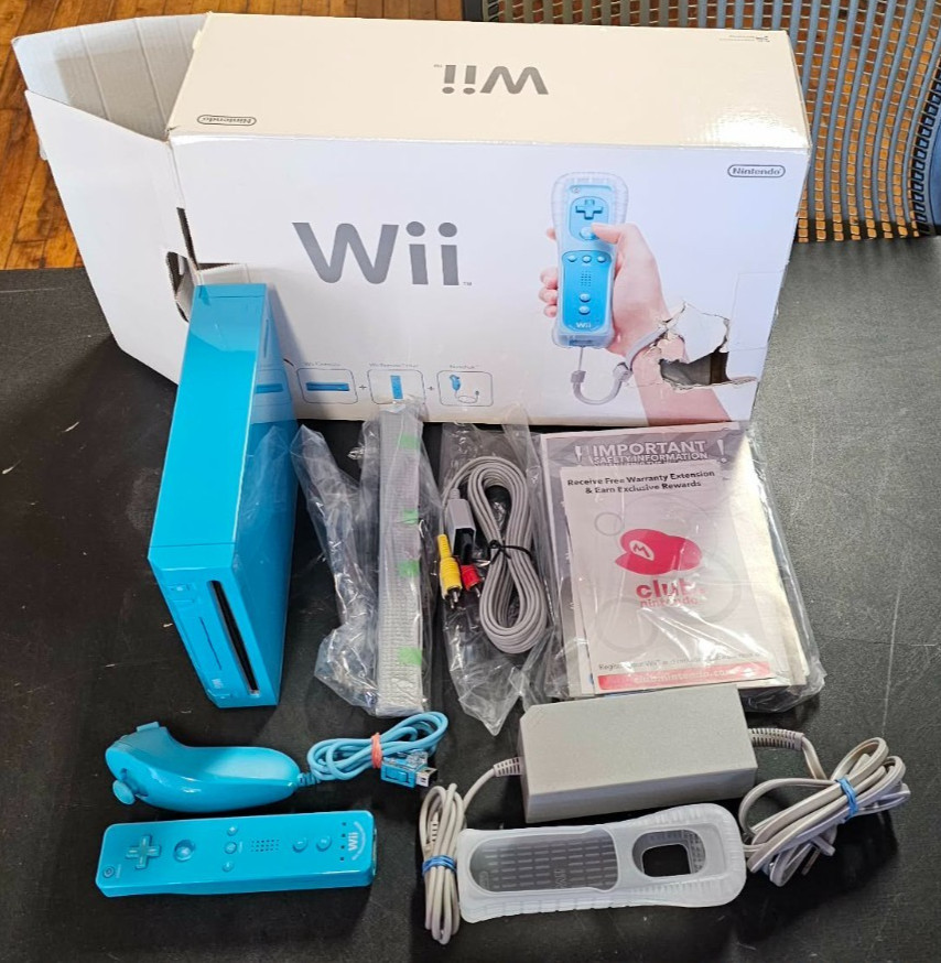 Nintendo Wii RVK S BAAG USZ Limited Edition Console Bundle TESTED