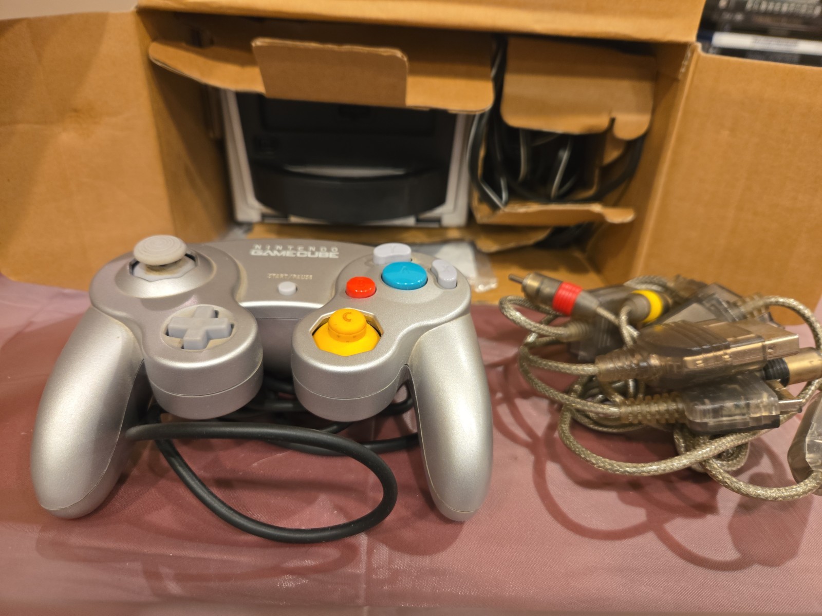 Platinum Nintendo GameCube Limited Edition Console System With Cords box booklet