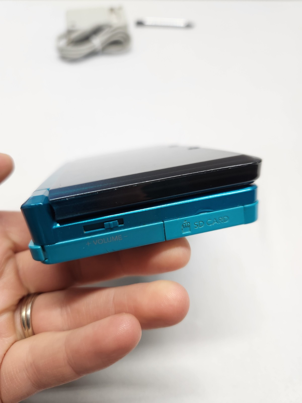 Nintendo 3DS & Charger – Aqua Blue/Black