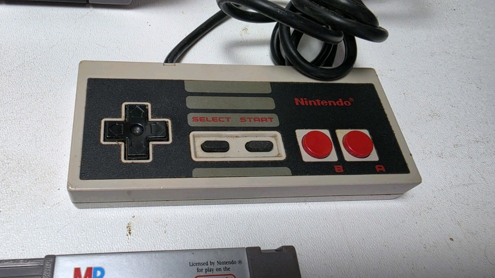 Nintendo NES Console NES-001 Bundle With 3 Games, Controller, Wires