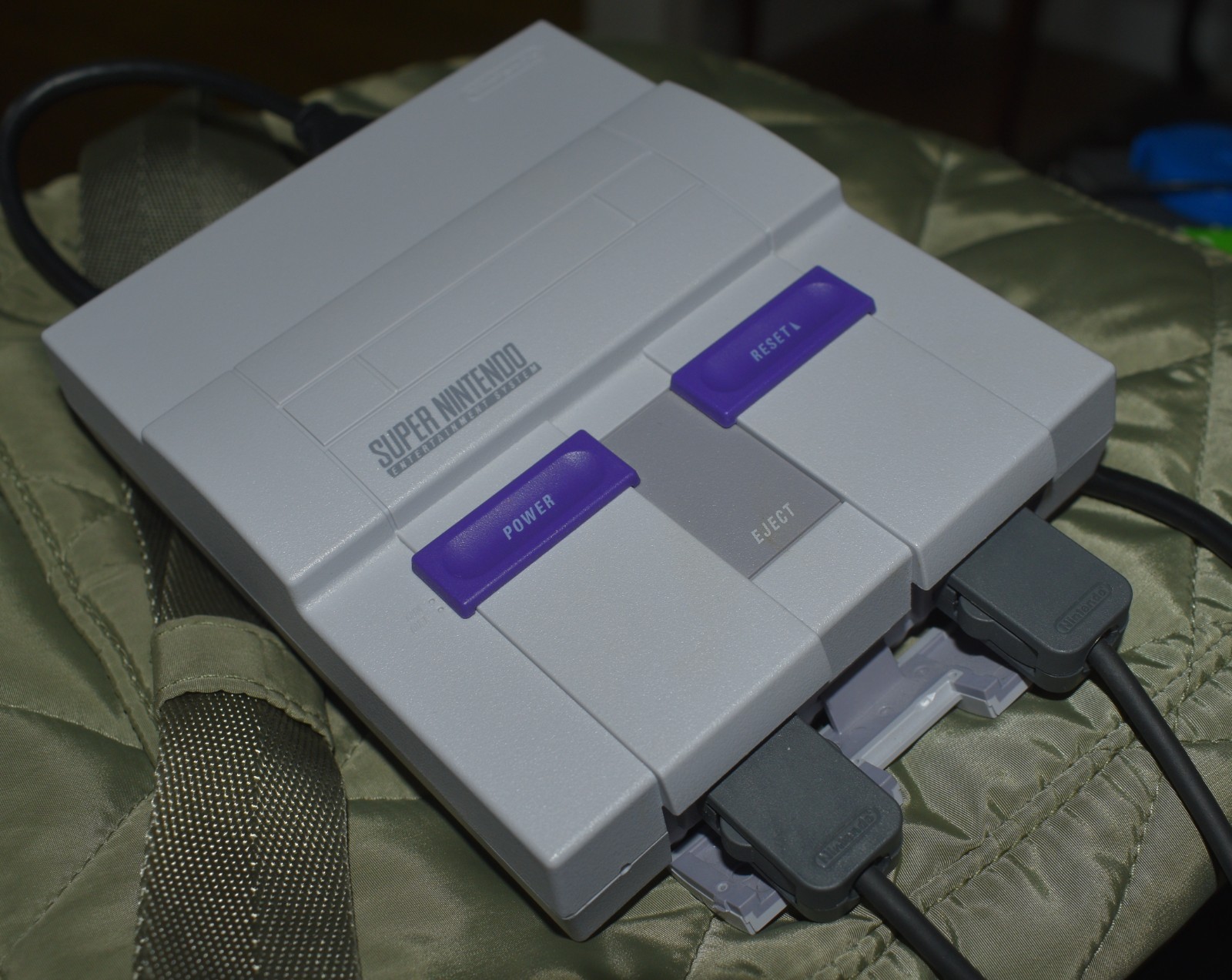 Super Nintendo SNES Console Control Deck CLV-201 with 2 Controllers and Cords