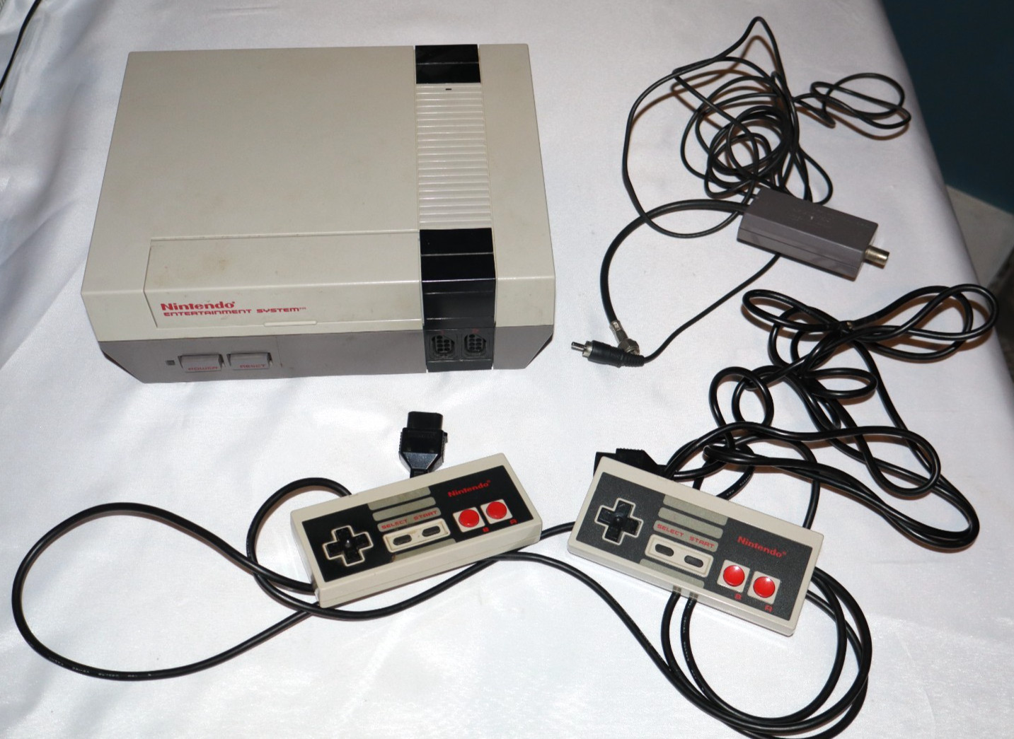 Nintendo NES Console 2 controllers A/V cord On Red Blinking Light Repair Parts