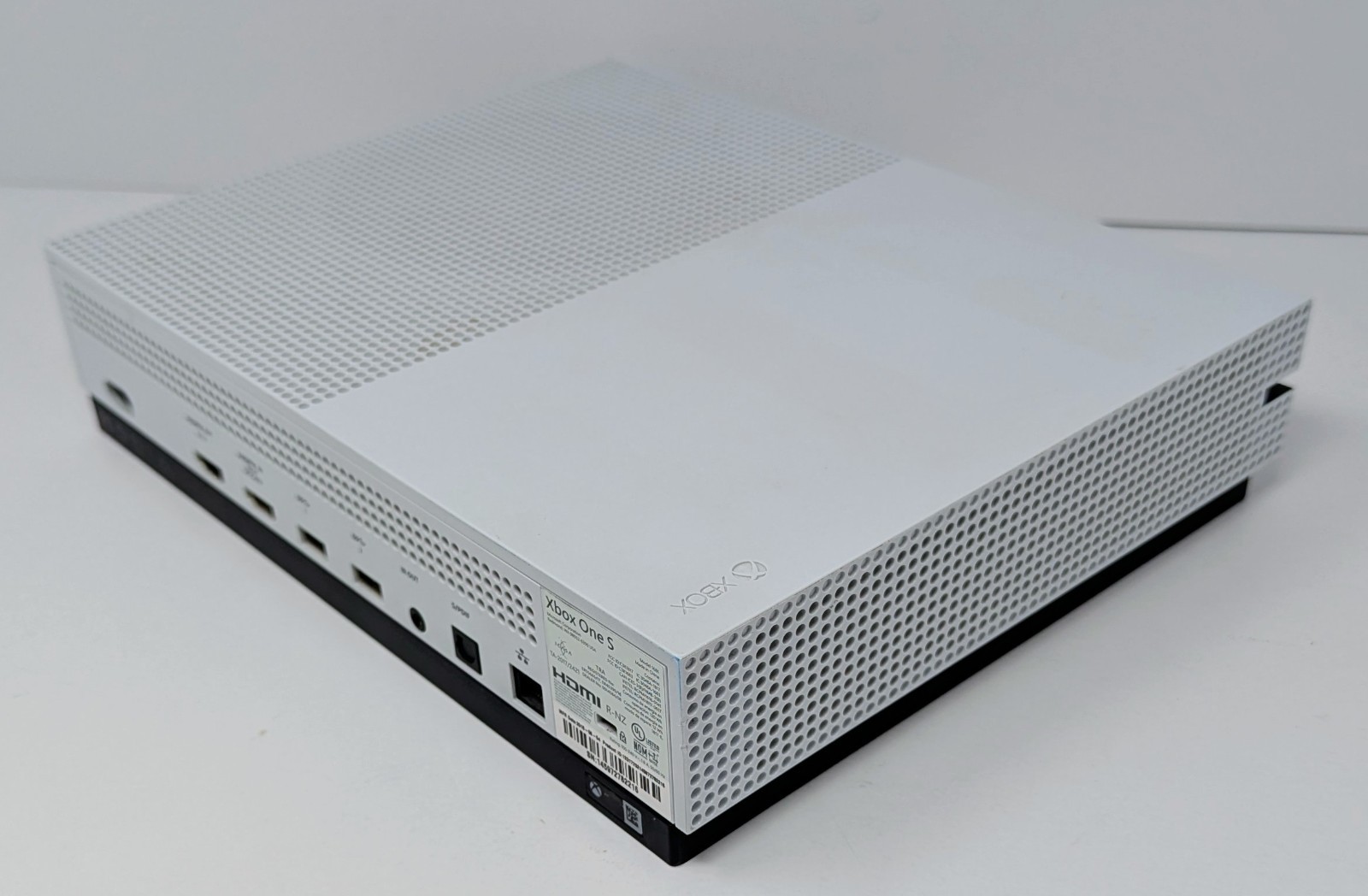 Microsoft Xbox One S 1 TB White Console Bundle w/ Cars 3 Driven To Win – Tested!